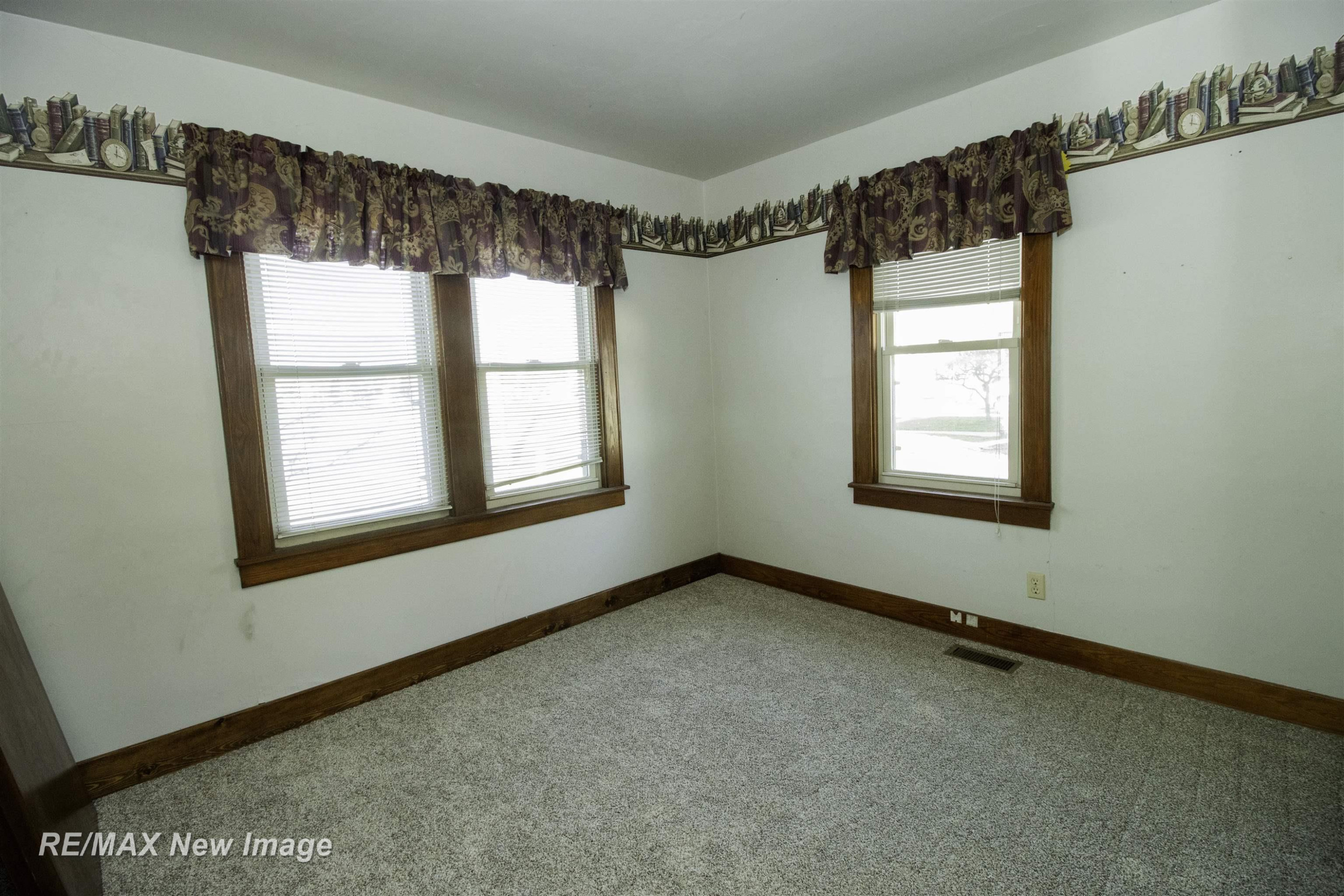 435 S Line Street, Chesaning, MI 48616 — Photo 12