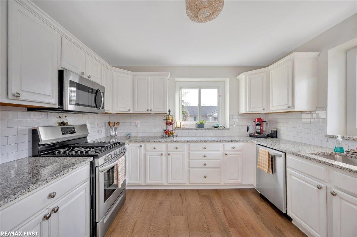 39663 Southpointe Avenue, MI — Photo 16