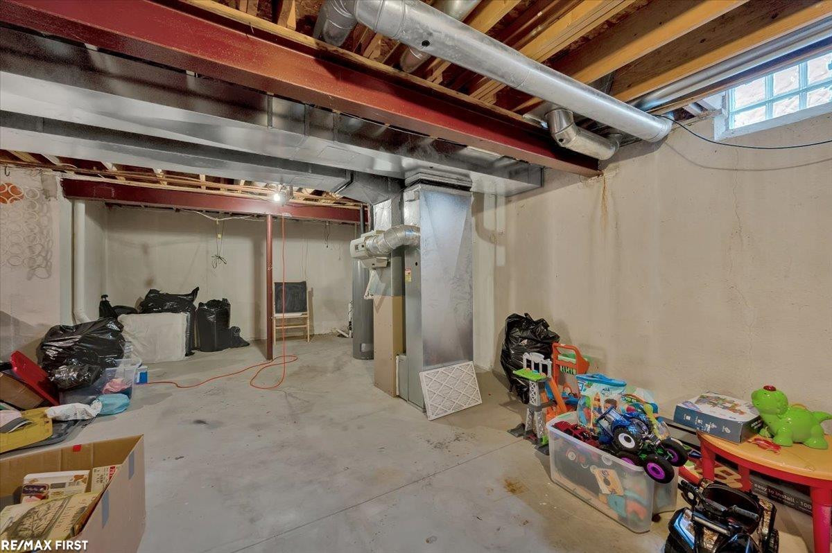 39663 Southpointe Avenue, MI — Photo 32