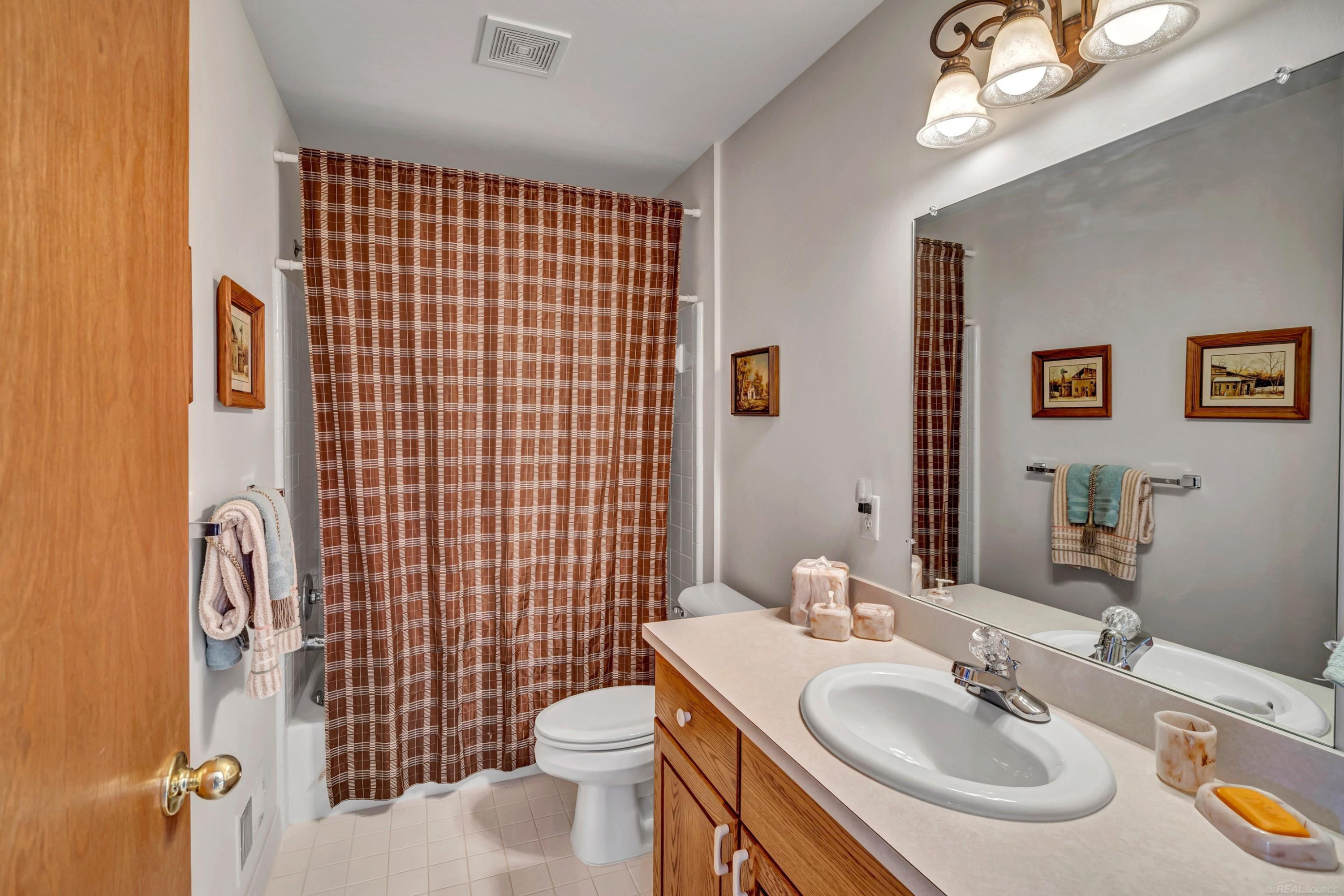 4759 Sunderland Drive, Sterling Heights, MI 48314 — Photo 22