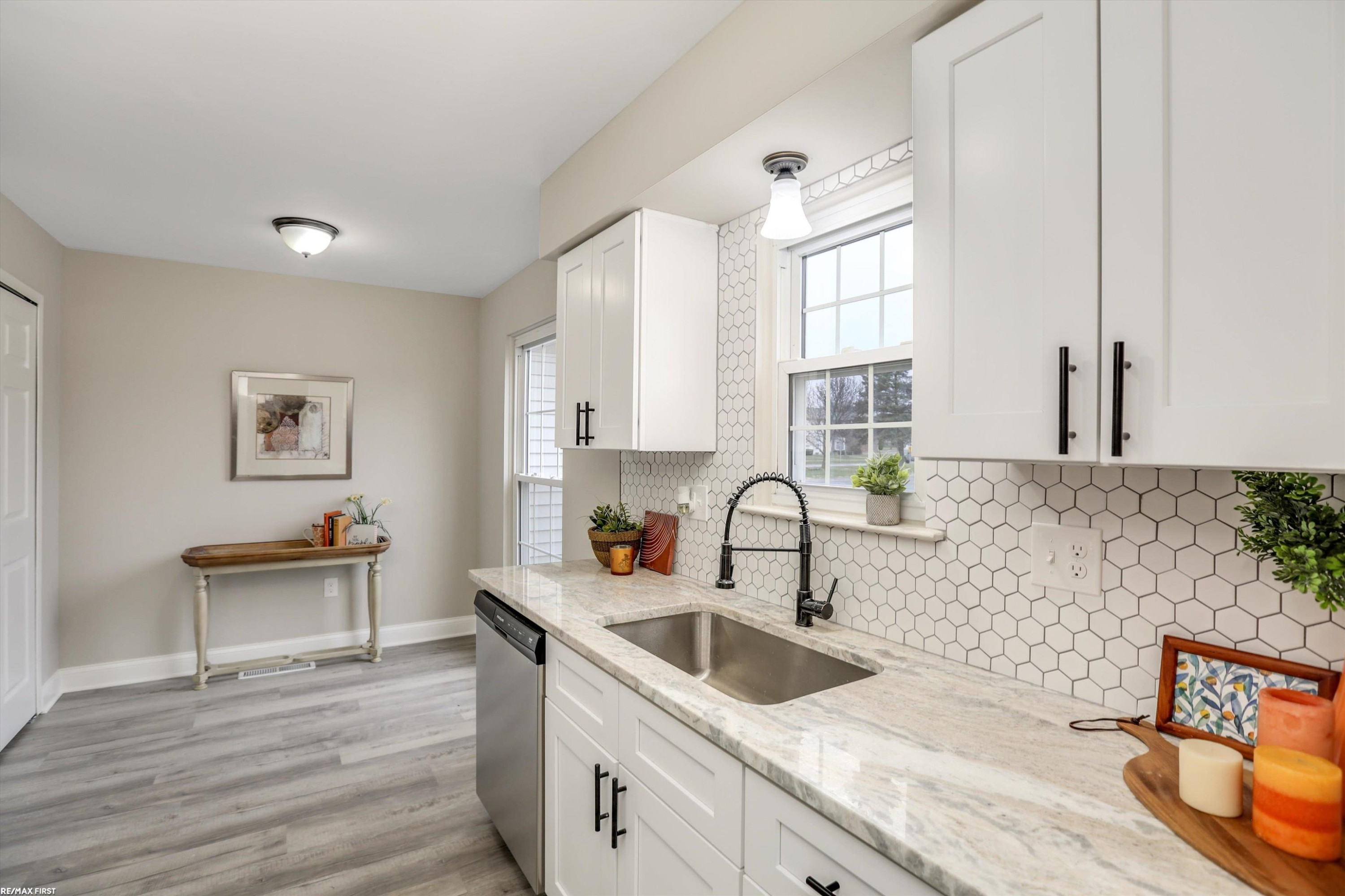 24524 Bashian, Novi, MI 48375 — Photo 10