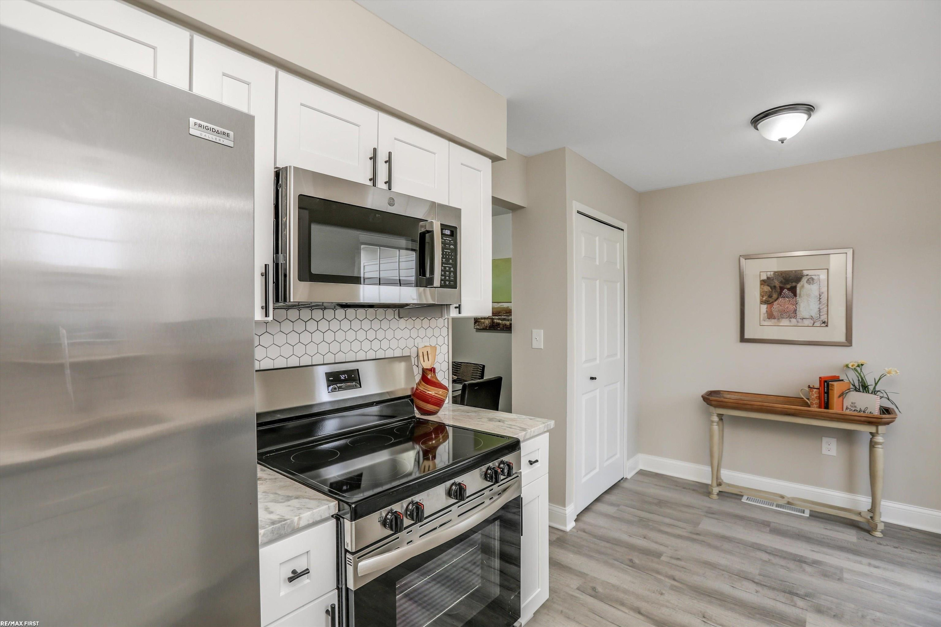 24524 Bashian, Novi, MI 48375 — Photo 11