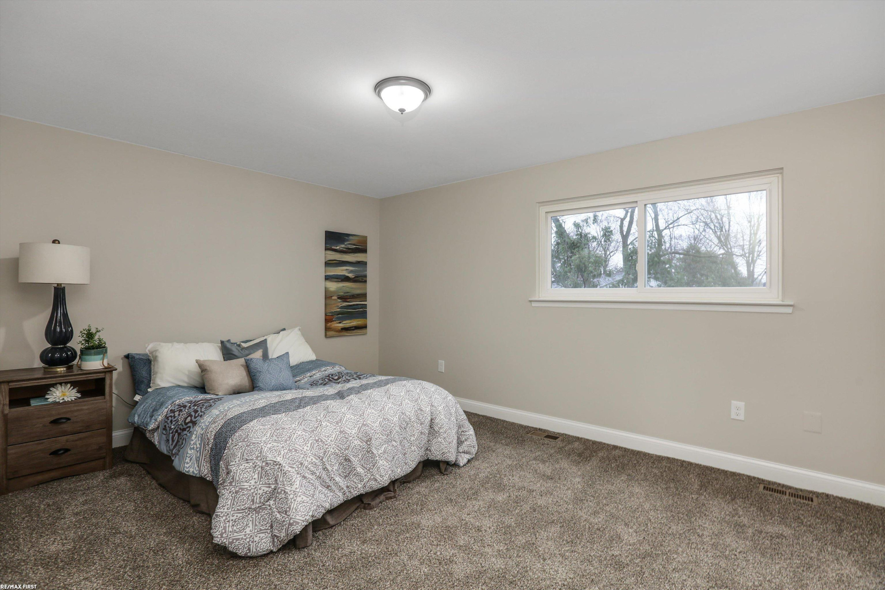 24524 Bashian, Novi, MI 48375 — Photo 17