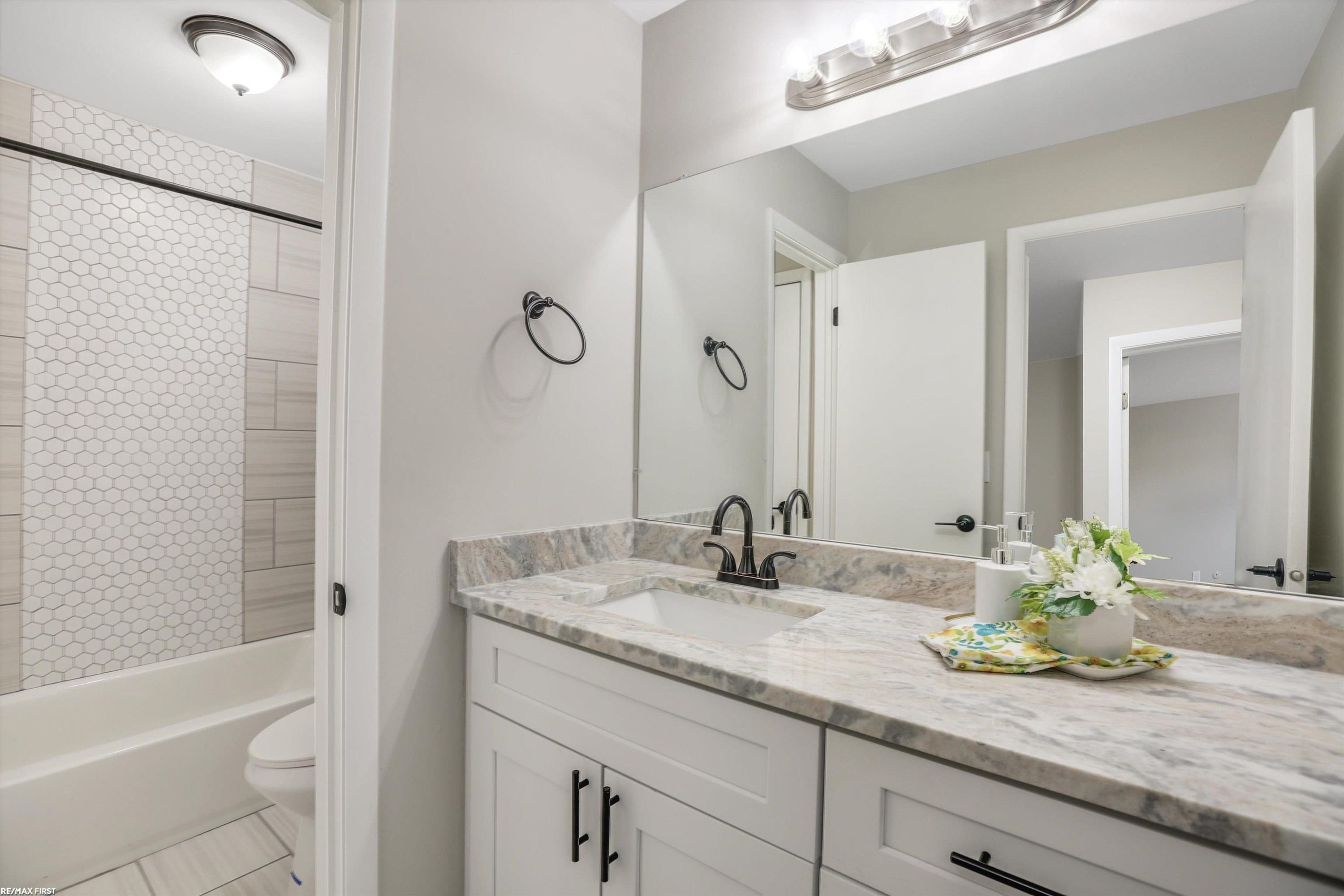 24524 Bashian, Novi, MI 48375 — Photo 18