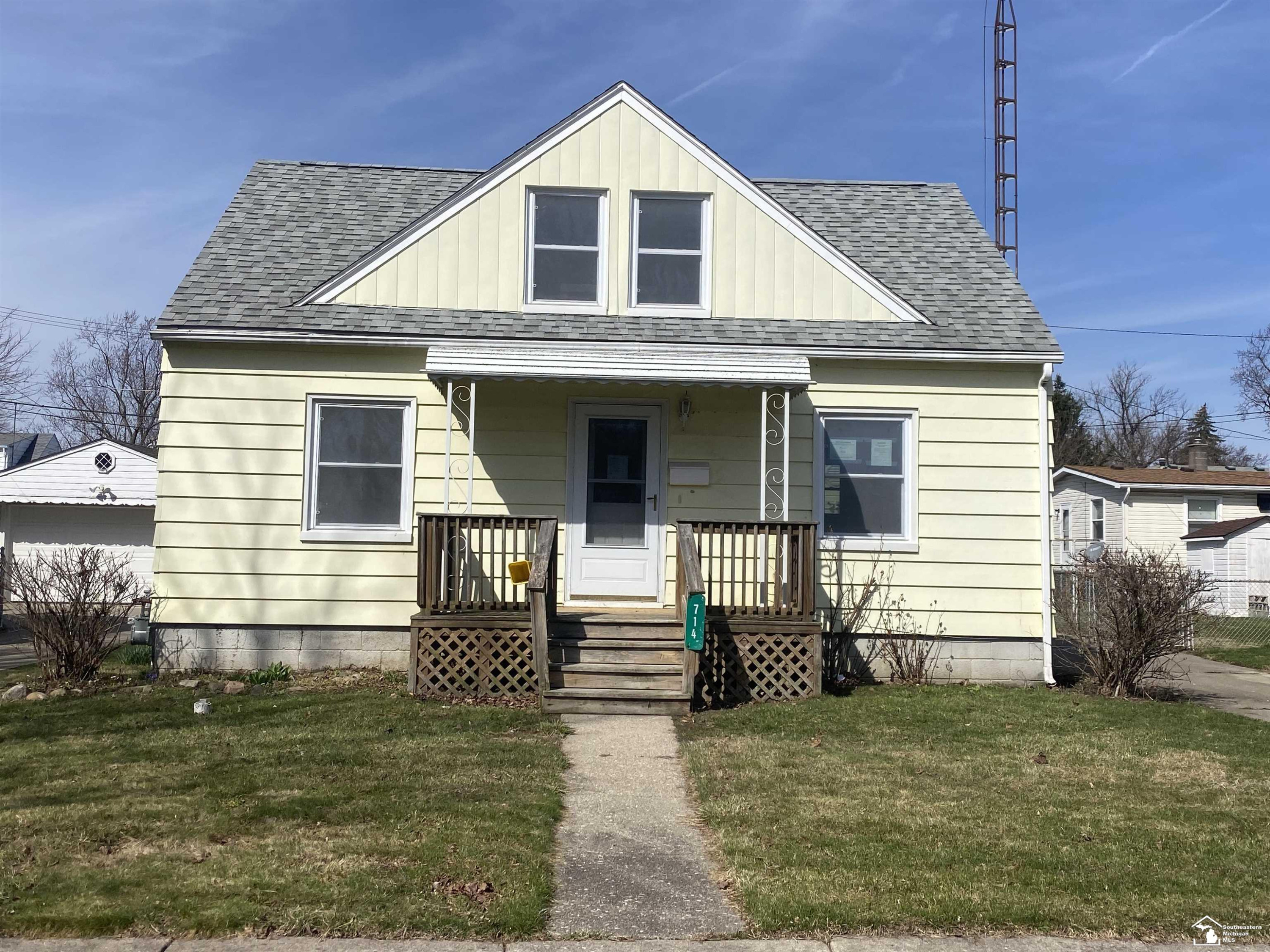 714 Roeder, Monroe, MI 48161 — front exterior