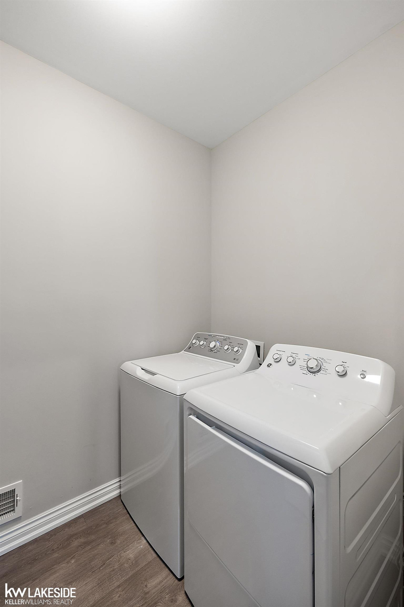 11383 Iziks, MI 48116 — Photo 44