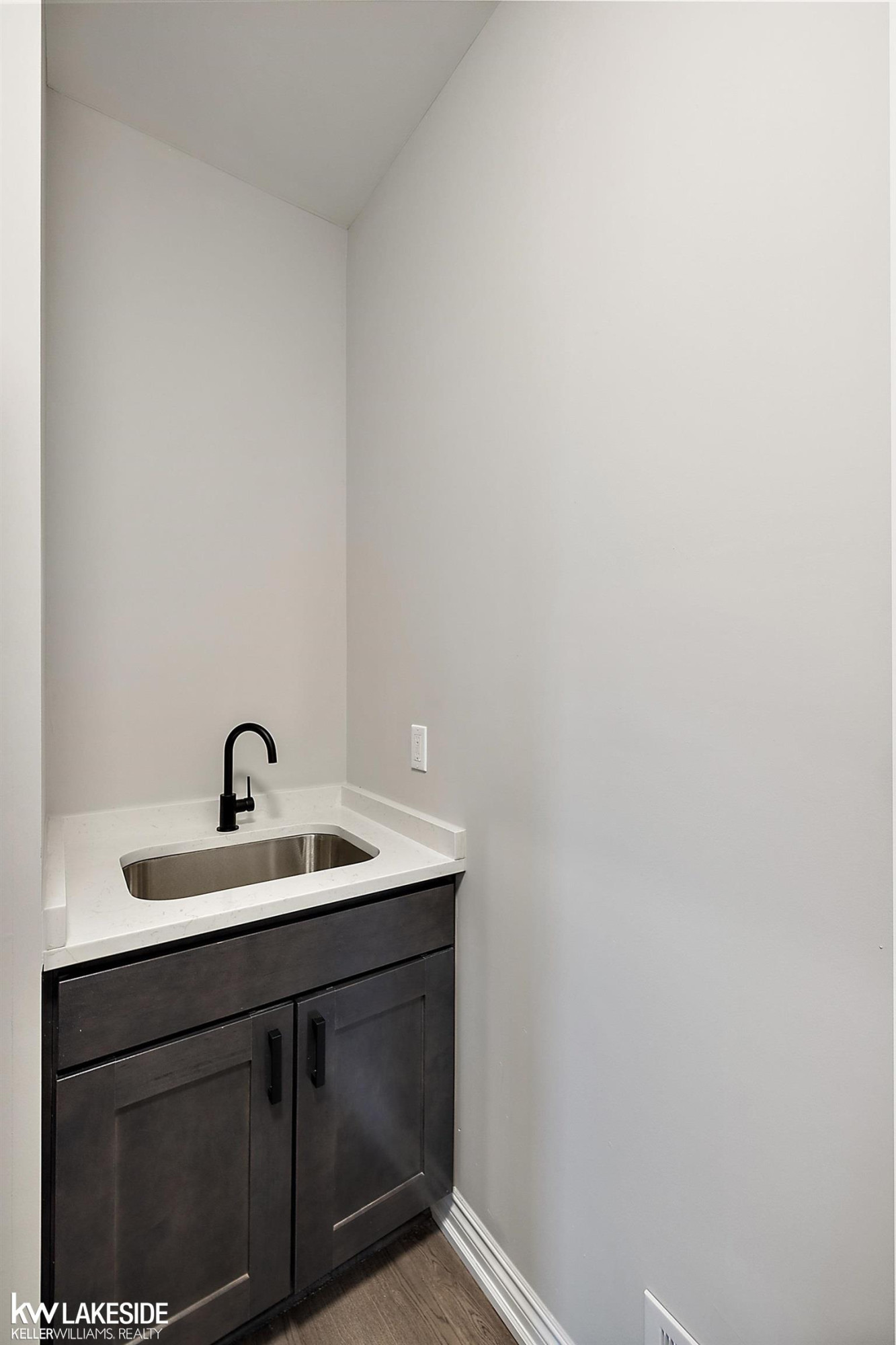 11383 Iziks, MI 48116 — Photo 45