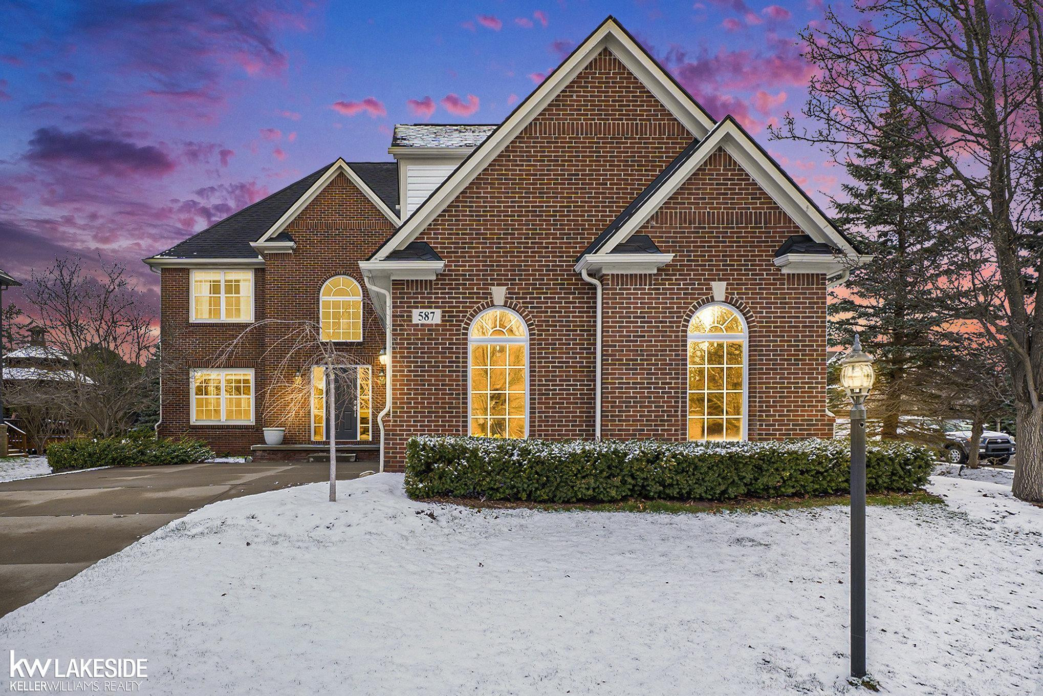 587 Bay Pointe, Oxford, MI 48371 — front exterior
