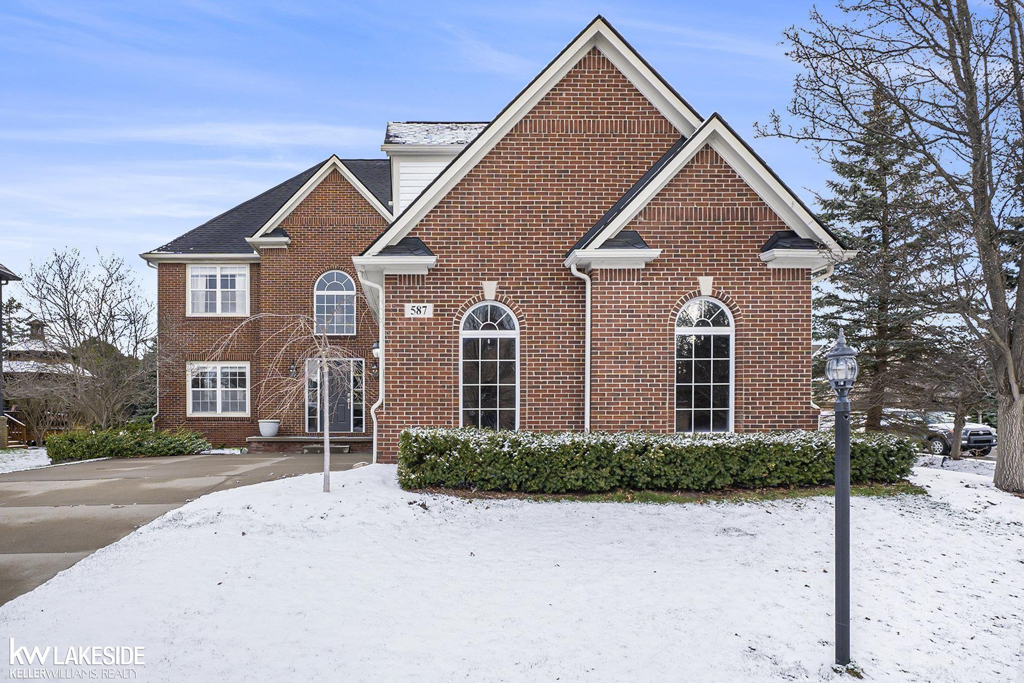 587 Bay Pointe, Oxford, MI 48371 — Photo 2
