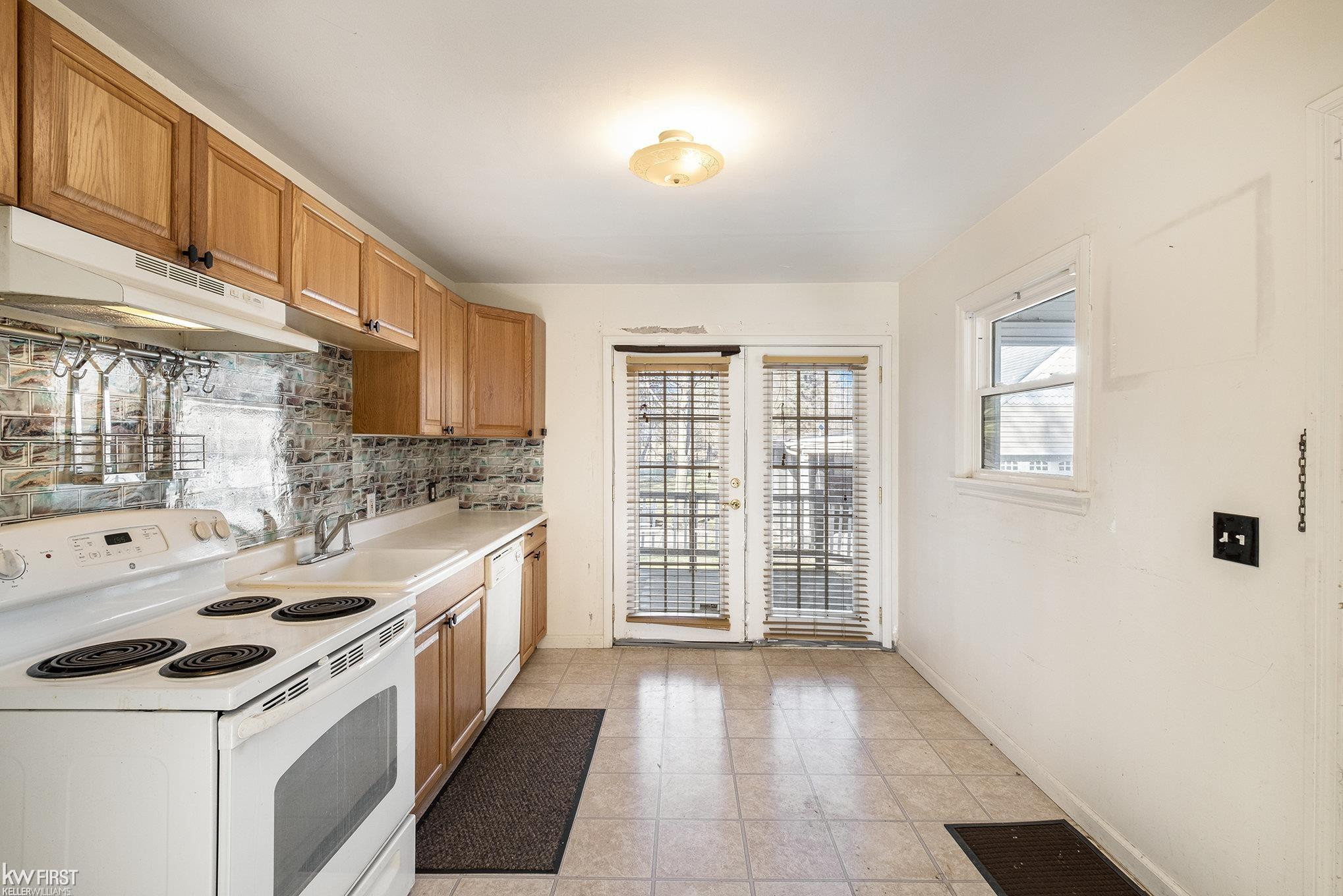 5522 Court, Flint, MI 48532 — Photo 7