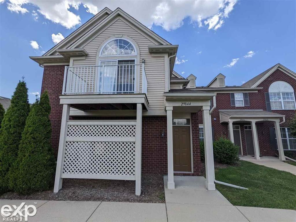 29844 Fox Run Circle, Warren, MI 48092