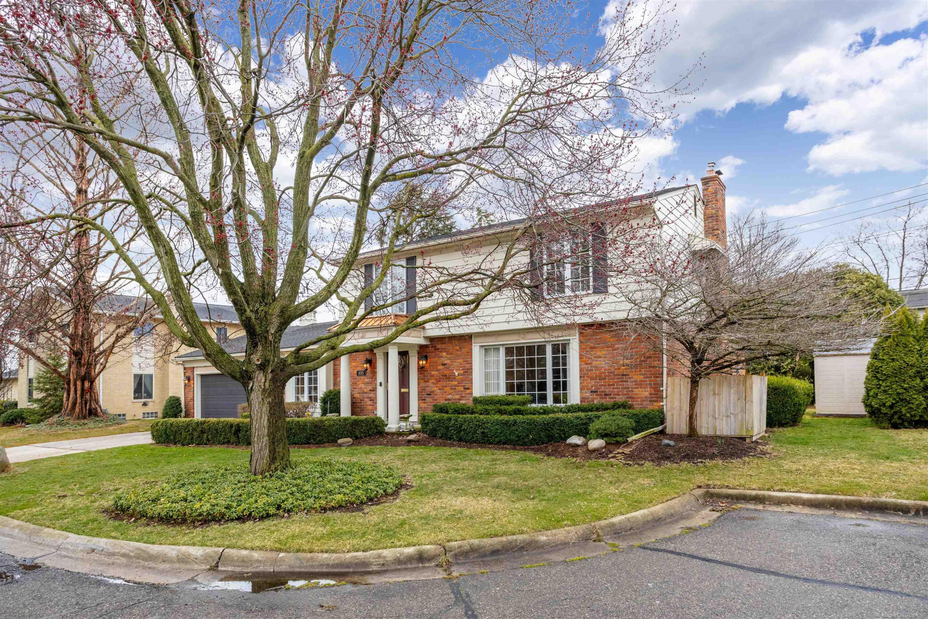 895 Avon Ct. Court, Grosse Pointe Woods, MI 48236 — Photo 2
