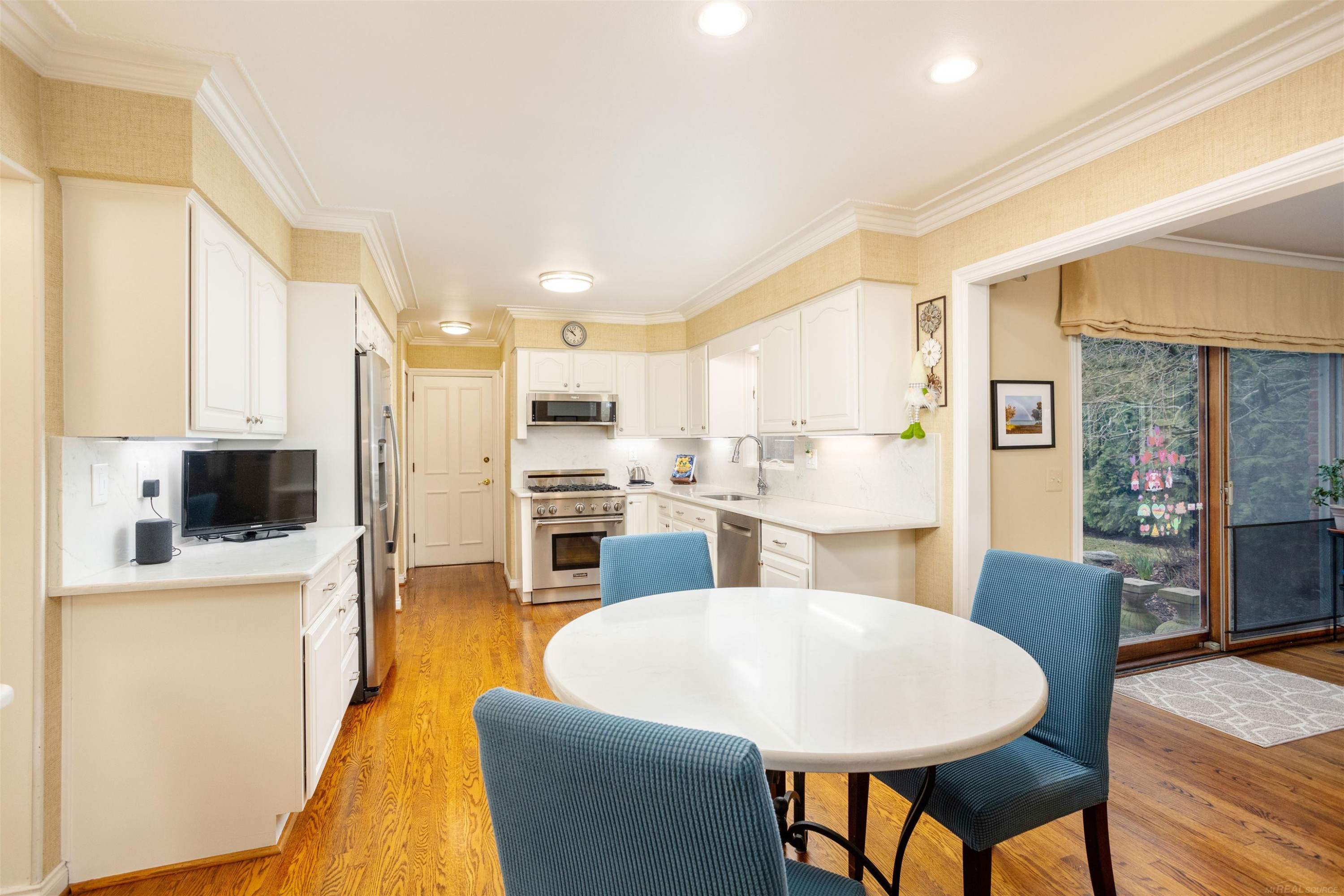 895 Avon Ct. Court, Grosse Pointe Woods, MI 48236 — Photo 13