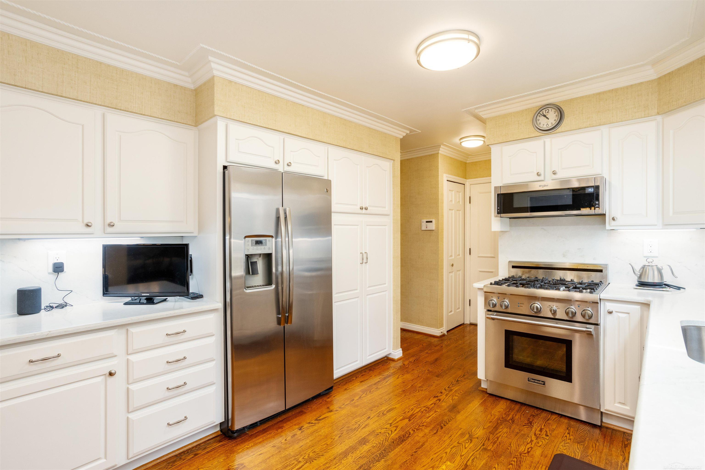 895 Avon Ct. Court, Grosse Pointe Woods, MI 48236 — Photo 15