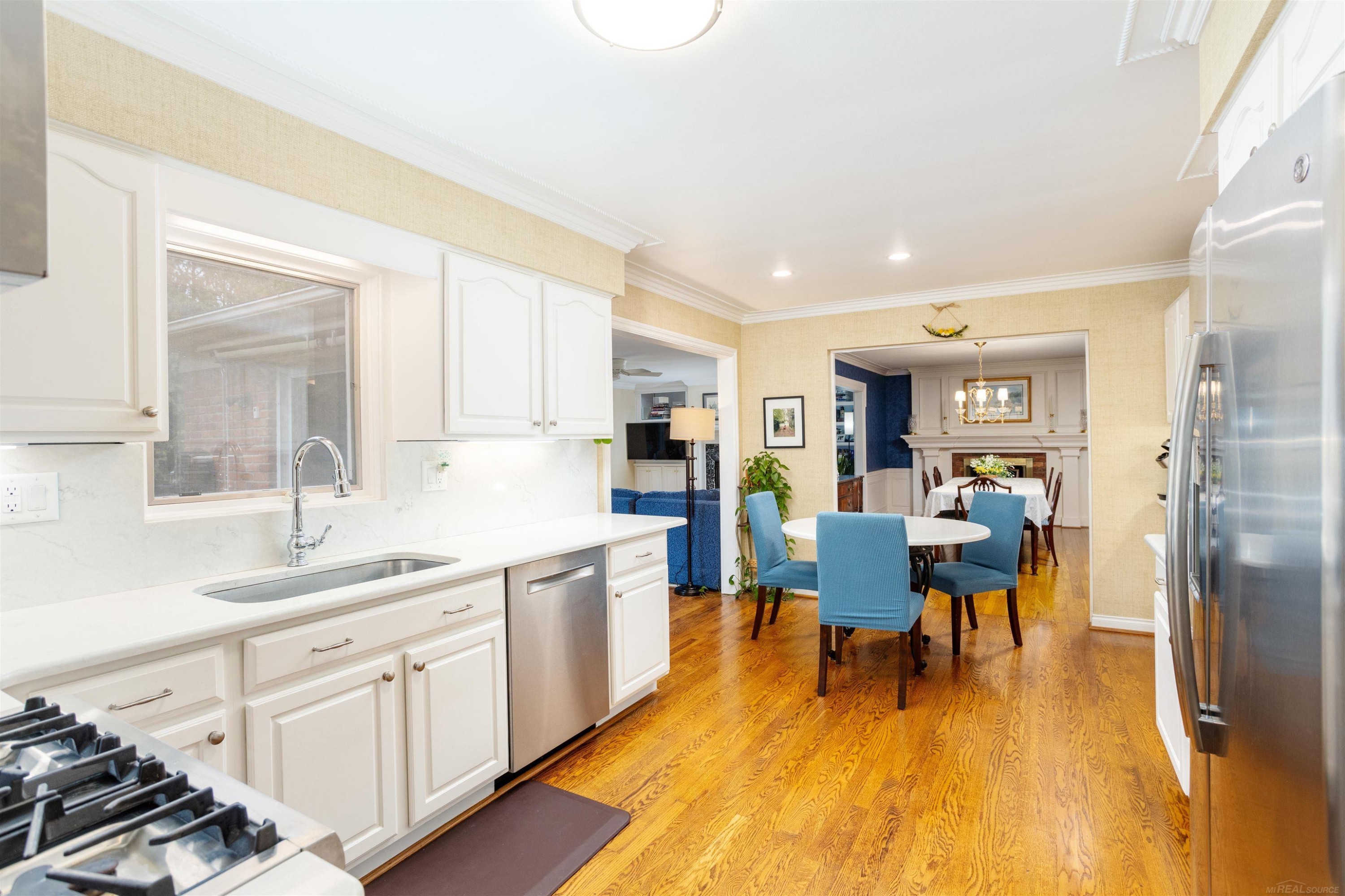 895 Avon Ct. Court, Grosse Pointe Woods, MI 48236 — Photo 17