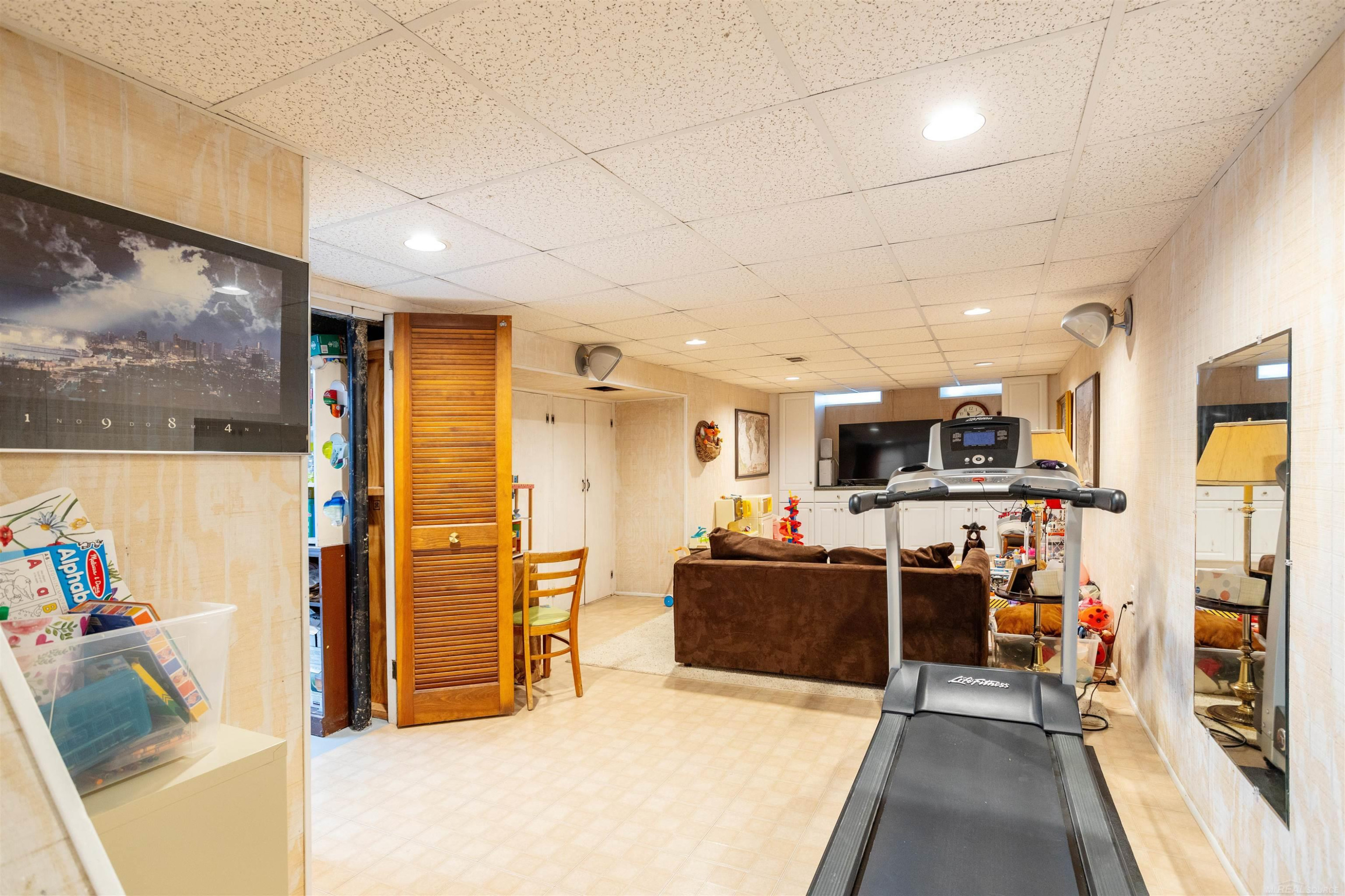 895 Avon Ct. Court, Grosse Pointe Woods, MI 48236 — Photo 33
