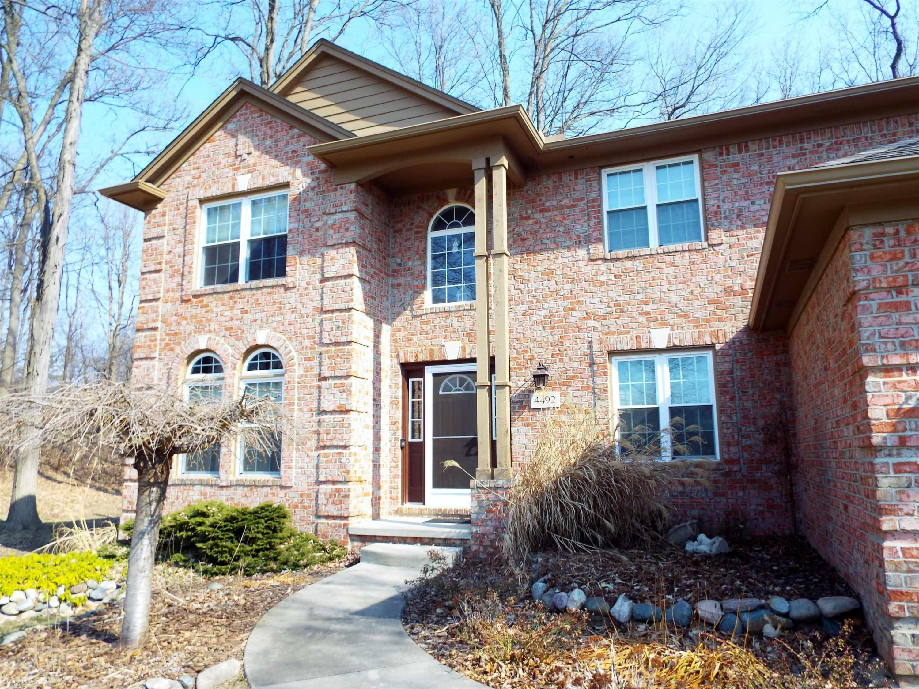 4492 Chloe Court, Waterford, MI 48329 — front exterior