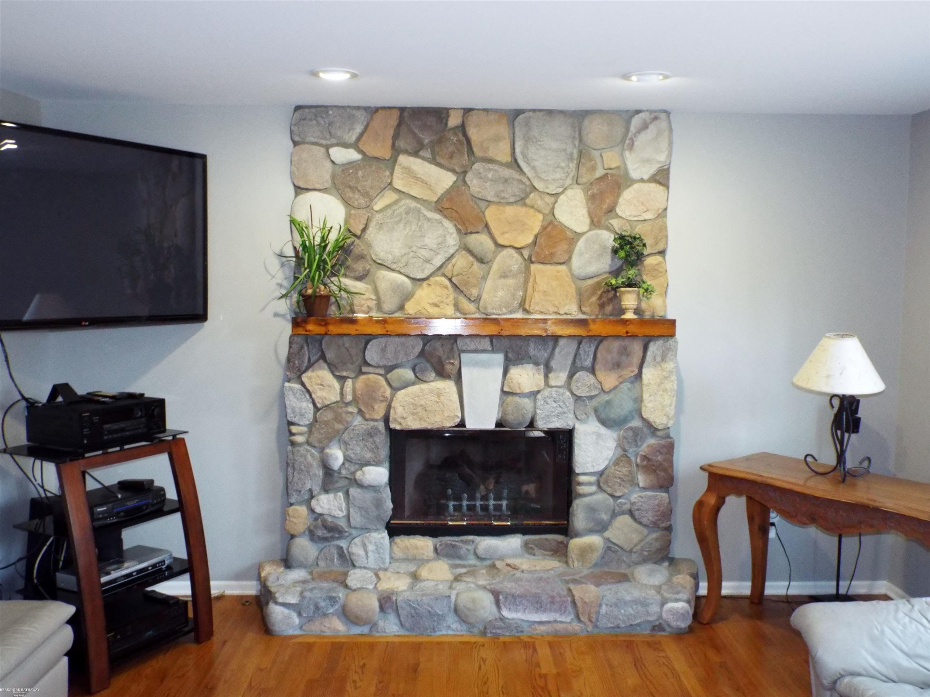 4492 Chloe Court, Waterford, MI 48329 — Photo 16