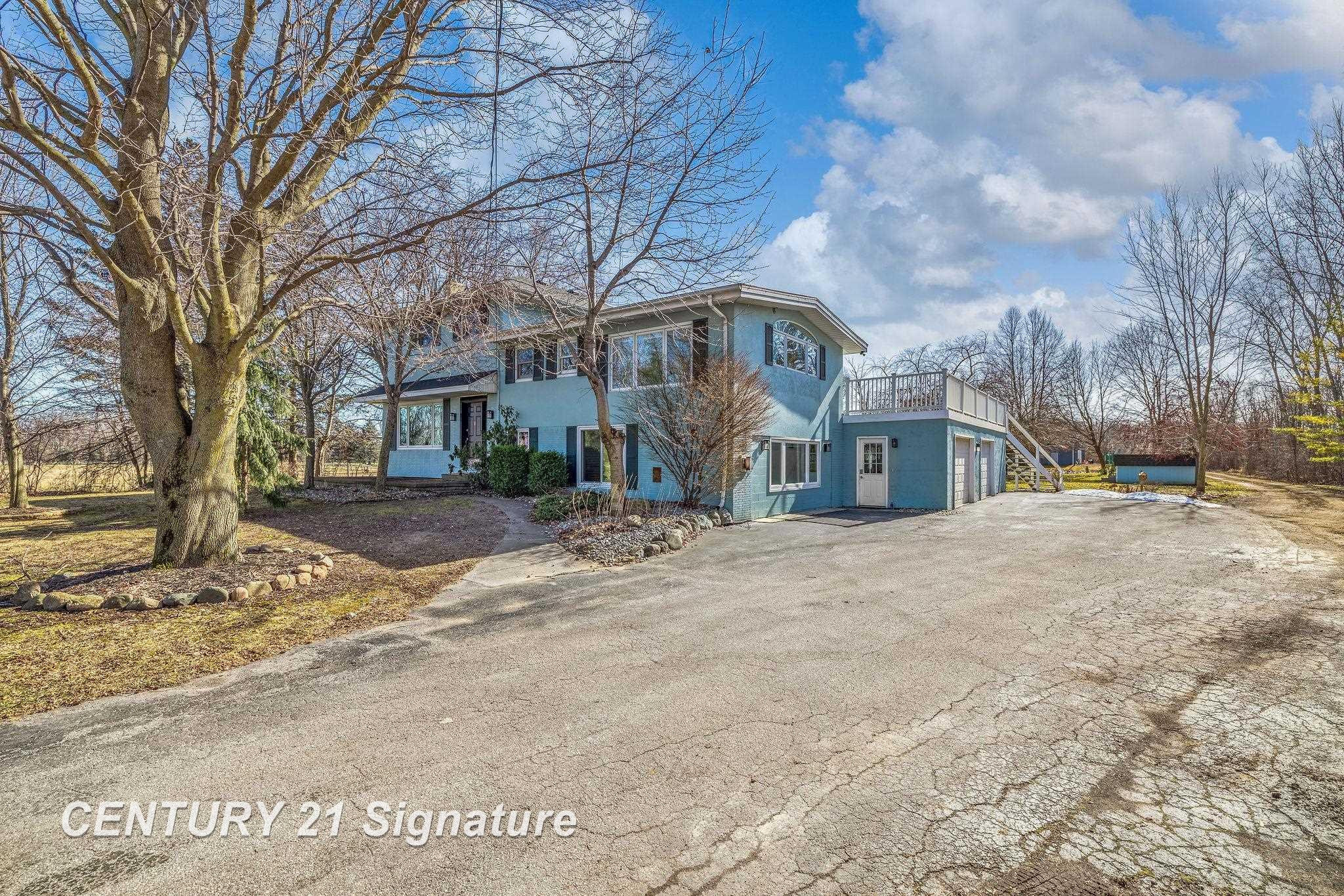 6807 W Freeland Road, Freeland, MI 48623 — front exterior