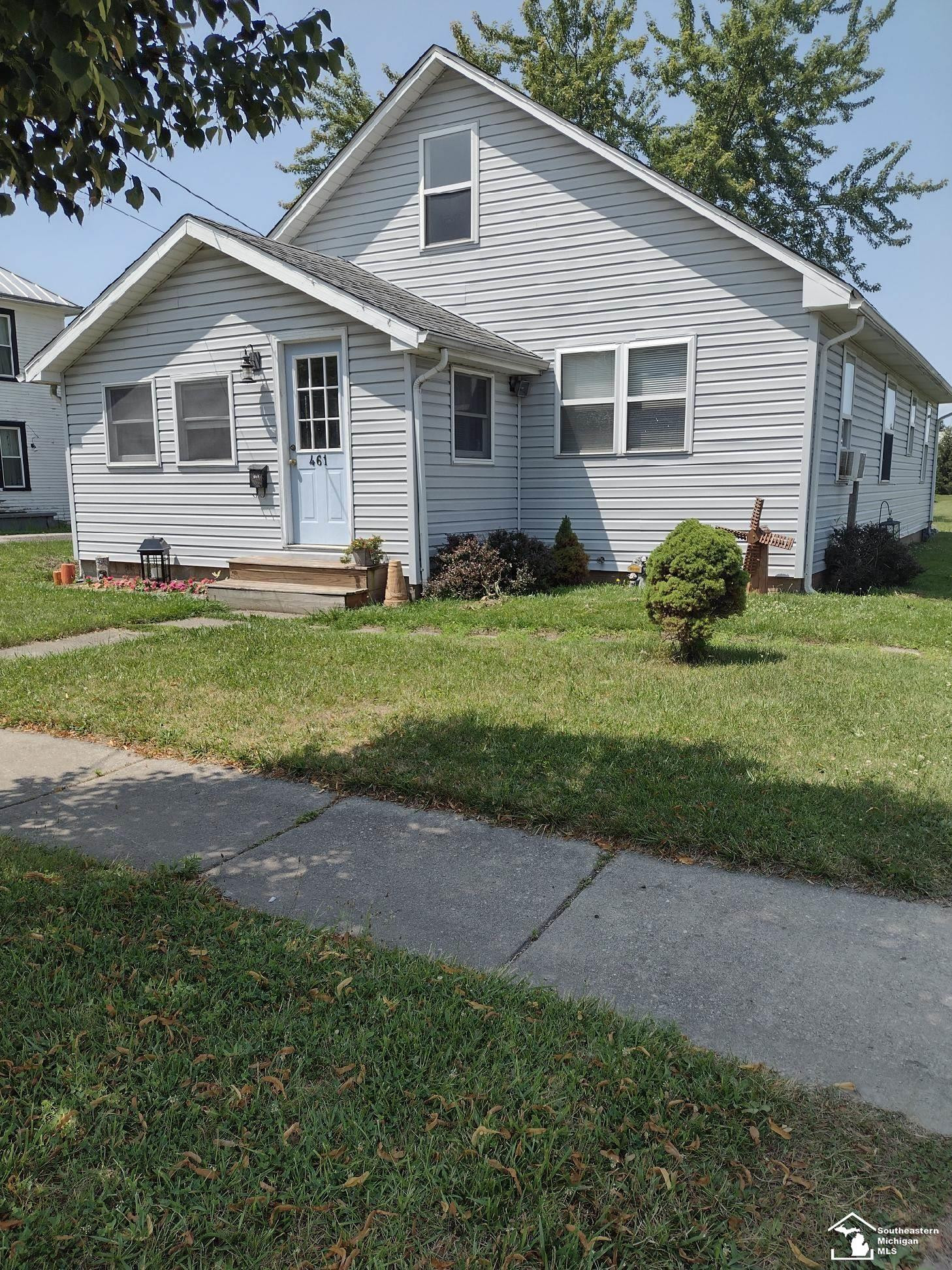 461 Rawson, Dundee, MI 48131 — front exterior