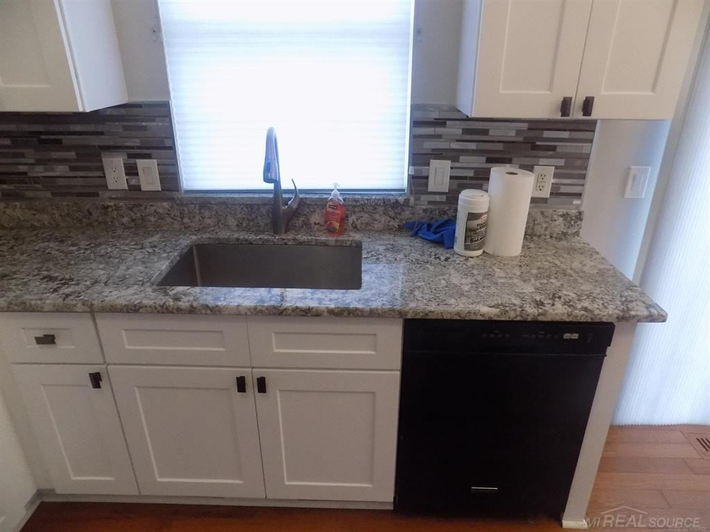 41825 mitchell, Novi, MI 48377 — Photo 12