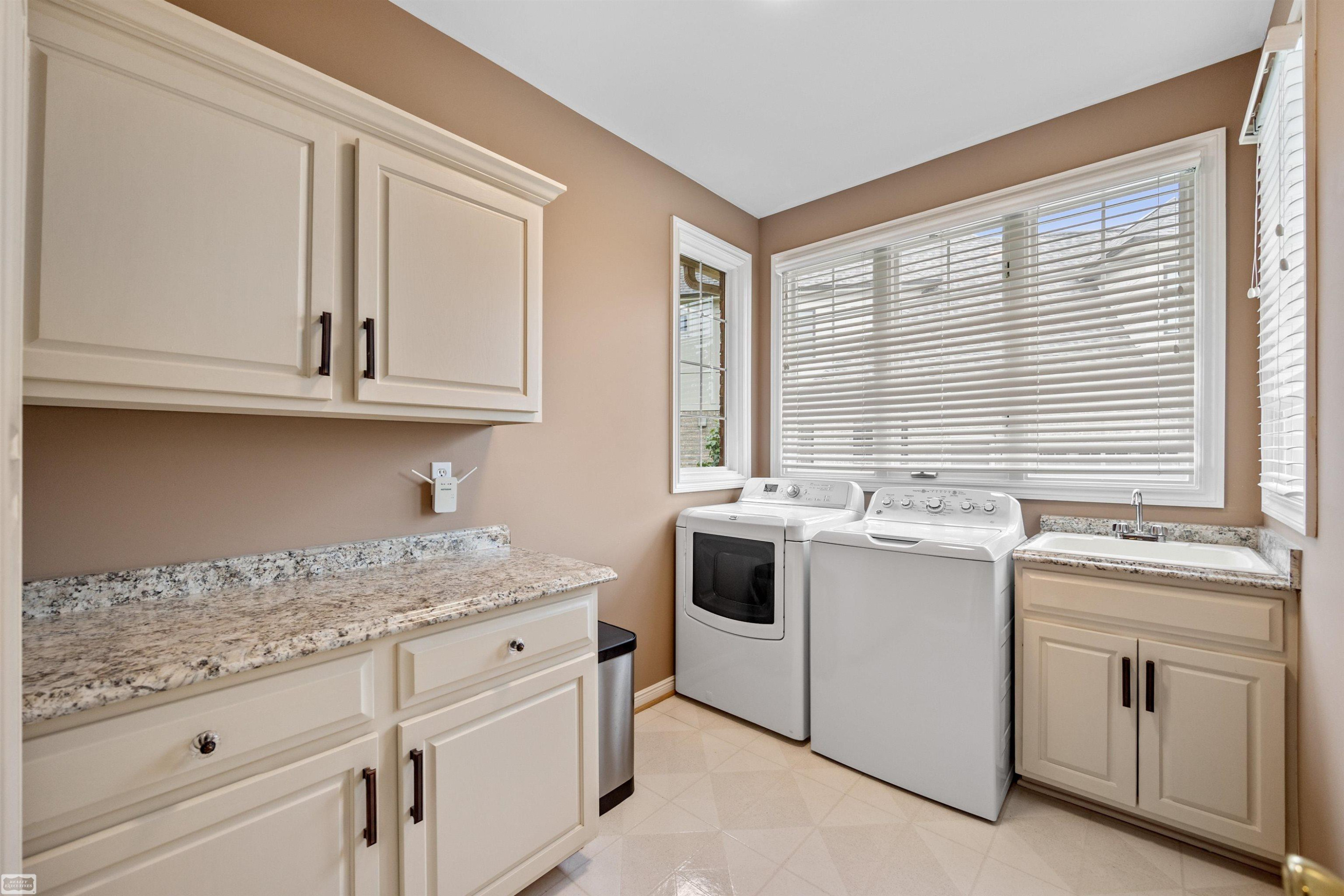 54124 Salem Drive, Shelby Twp, MI 48316 — Photo 38