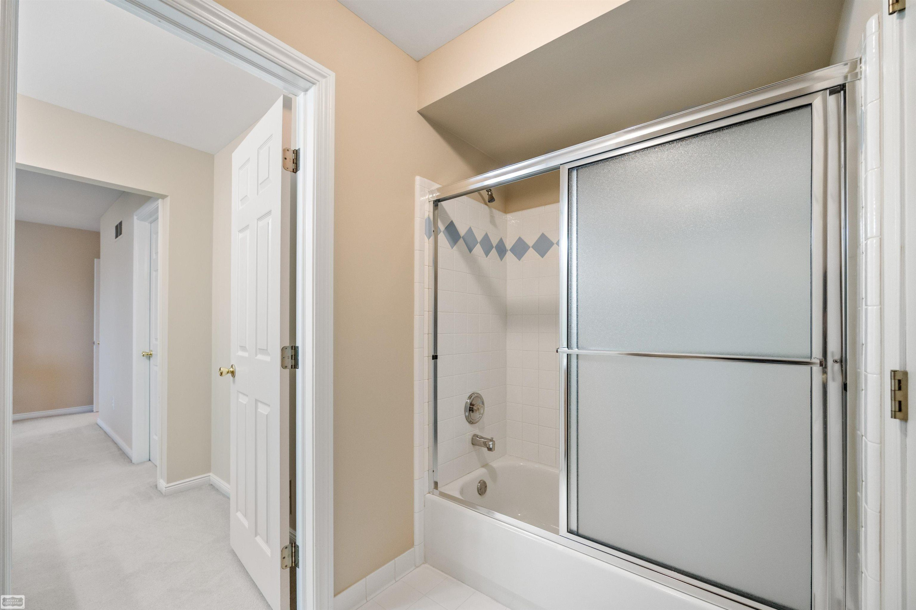 54124 Salem Drive, Shelby Twp, MI 48316 — Photo 54