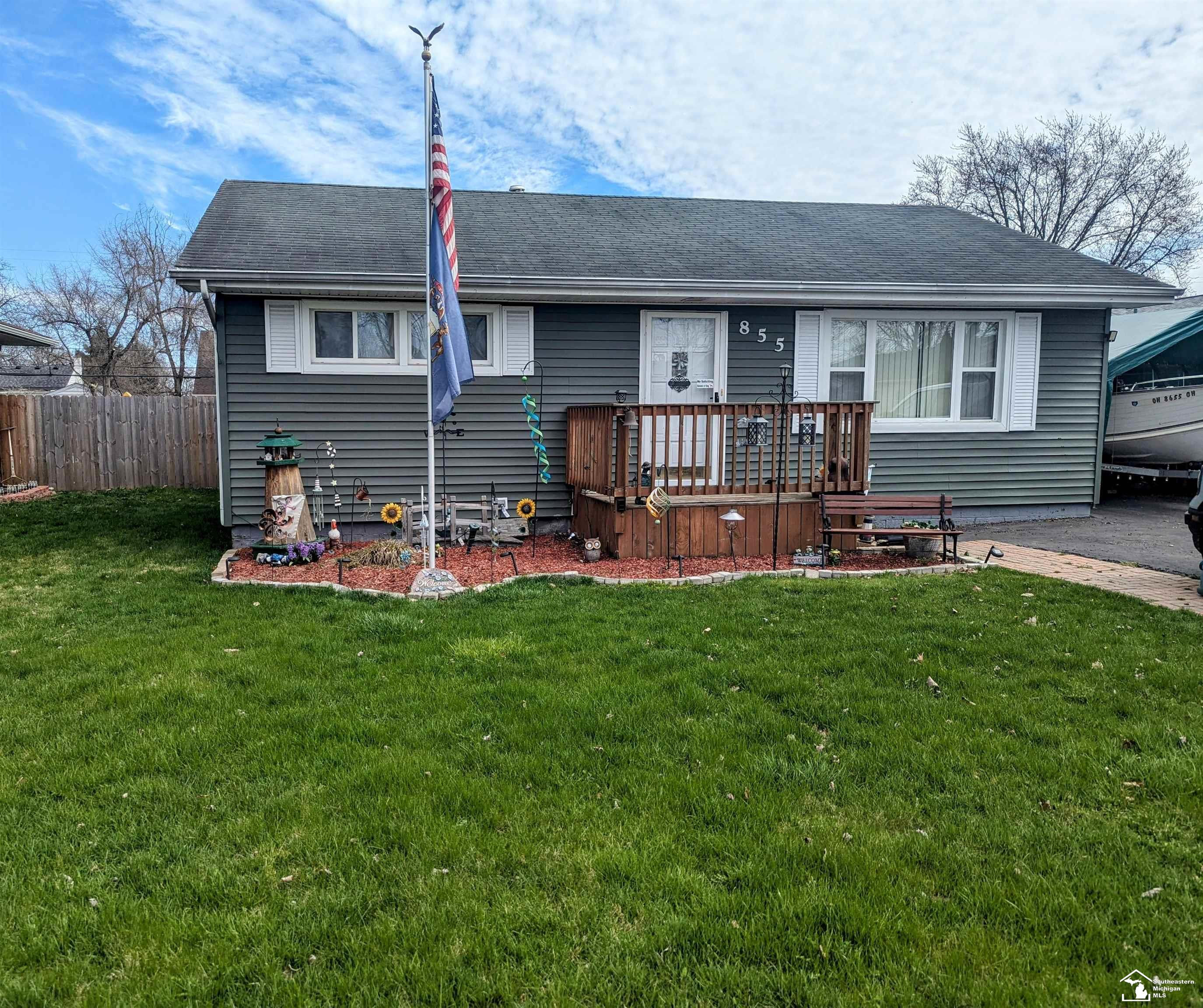 855 Westwood, Monroe, MI 48161 — front exterior