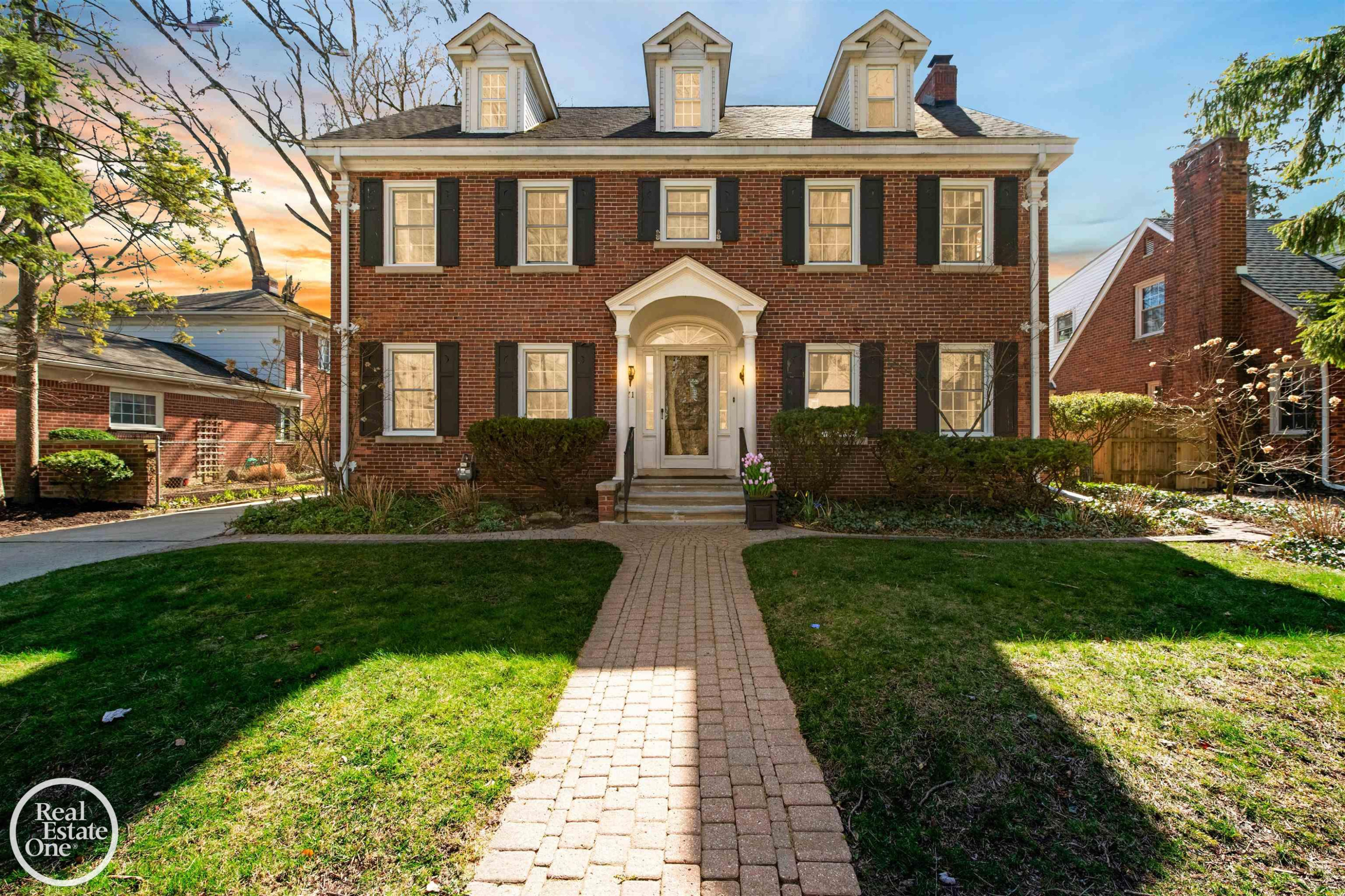 71 Moross Road, Grosse Pointe Farms, MI, 48236