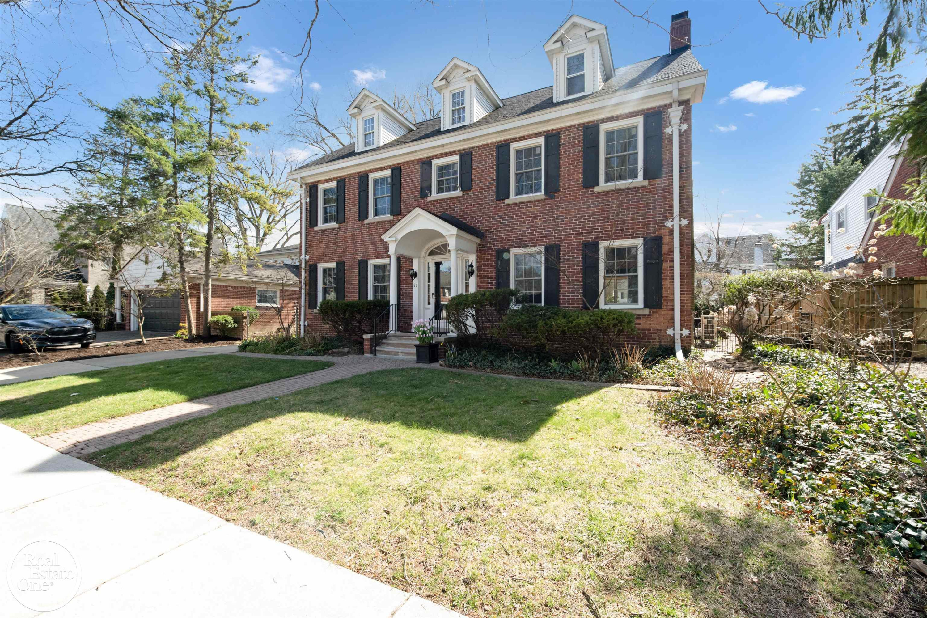 71 Moross Road, Grosse Pointe Farms, MI, 48236