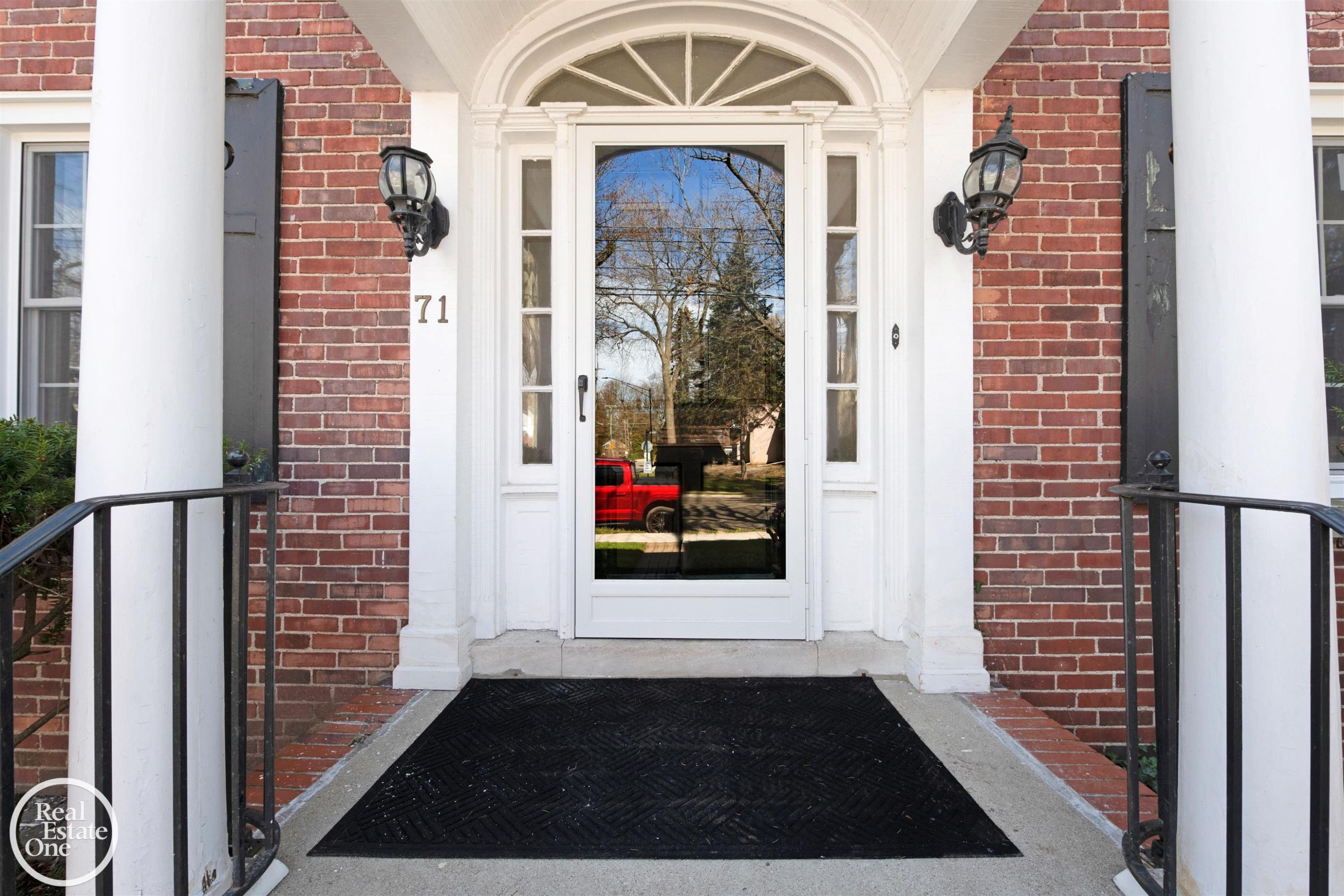 71 Moross Road, Grosse Pointe Farms, MI, 48236