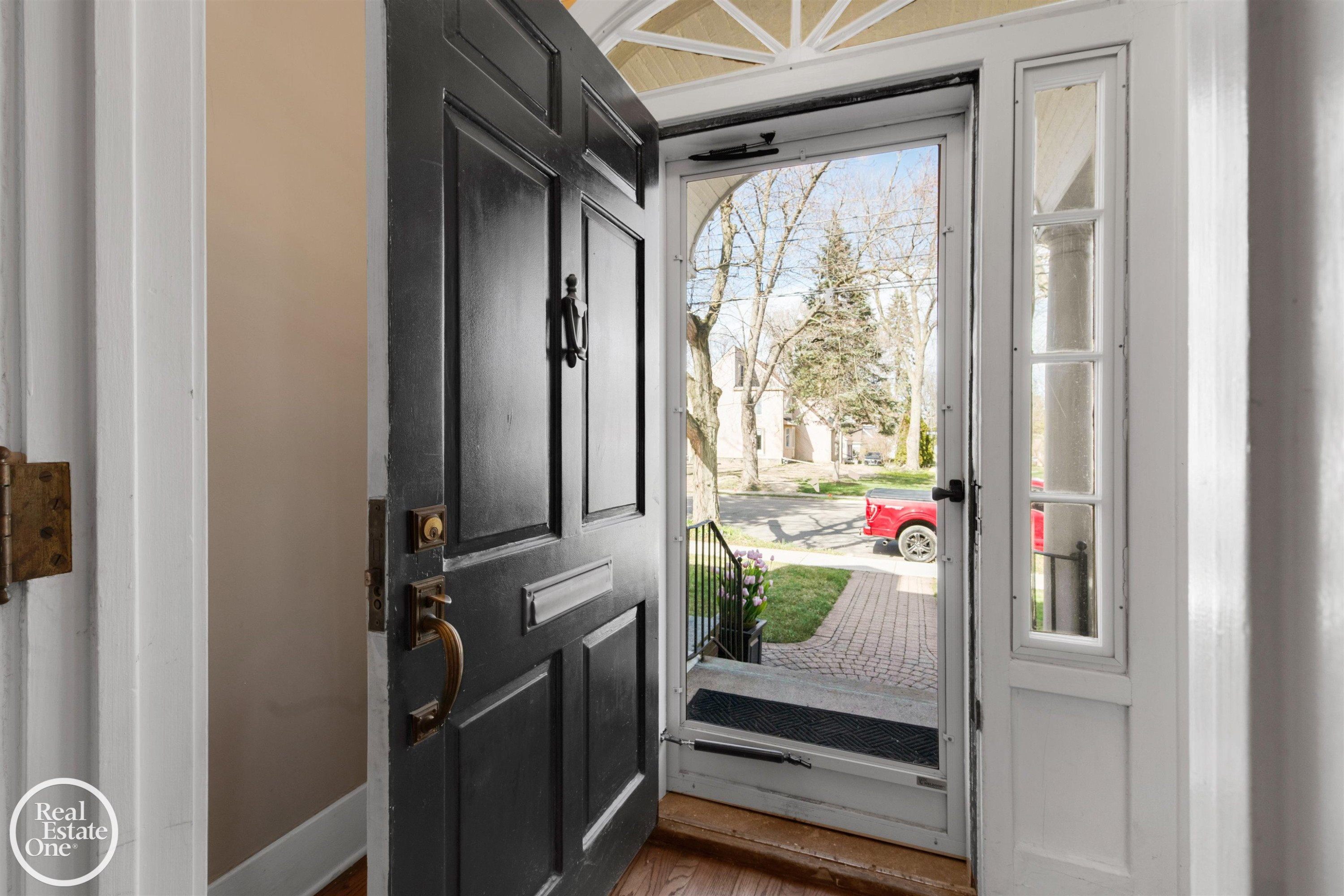 71 Moross Road, Grosse Pointe Farms, MI, 48236