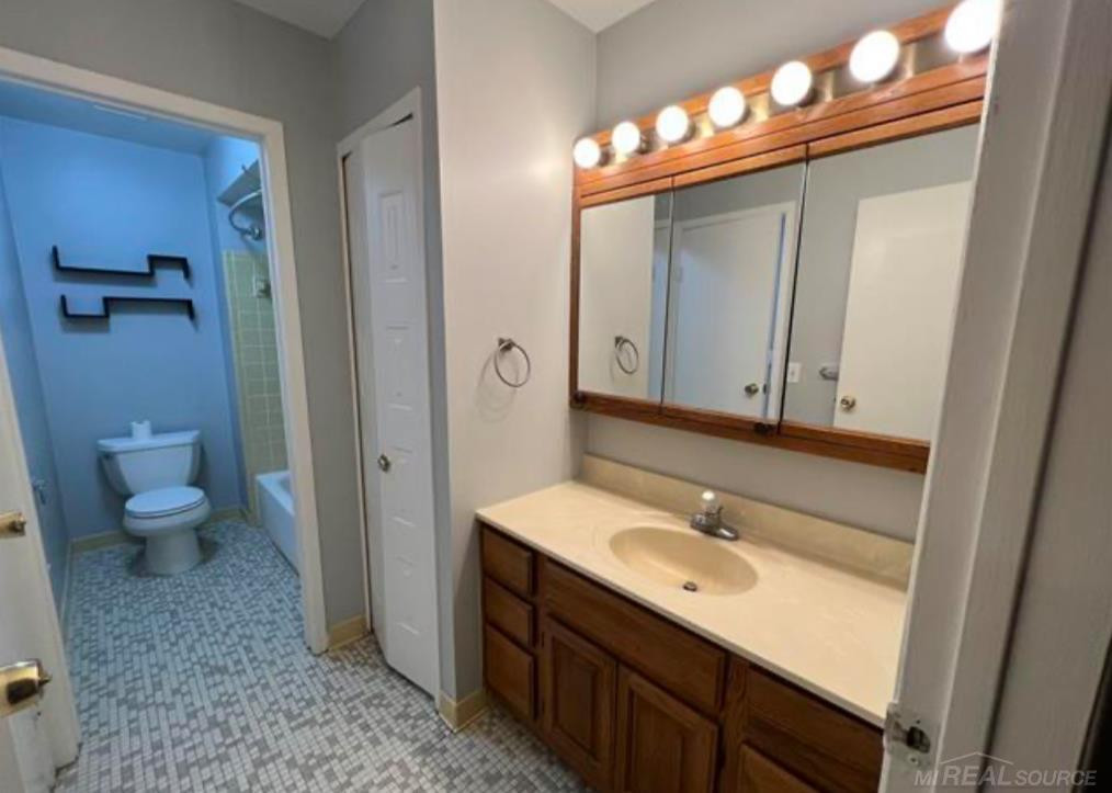 8663 Winchester Drive, Sterling Heights, MI 48313 — Photo 6