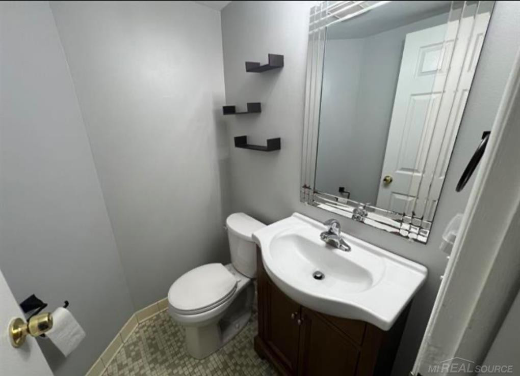 8663 Winchester Drive, Sterling Heights, MI 48313 — Photo 7