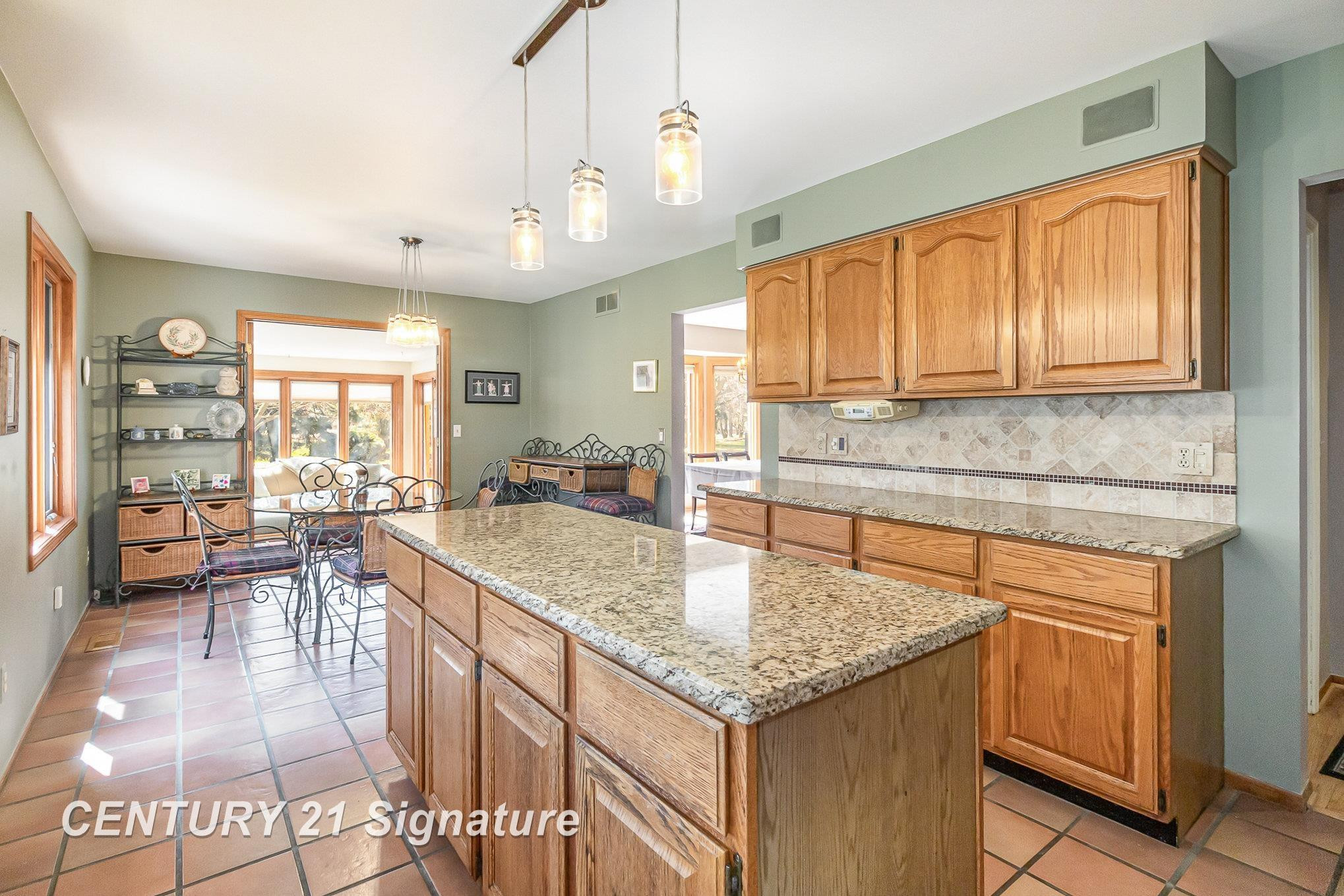 41273 Beacon, Novi, MI 48375 — Photo 16