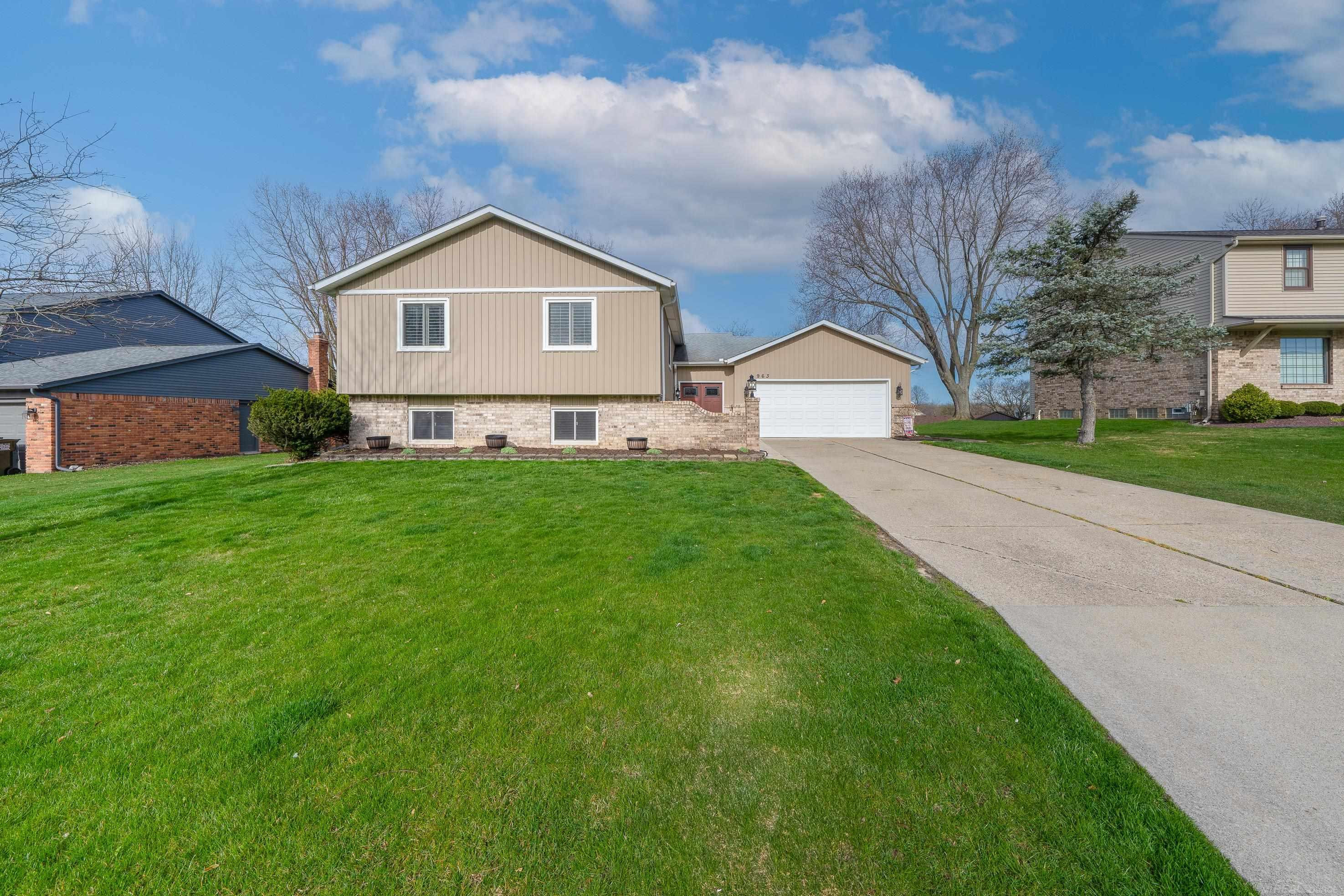 963 Dahlia Lane, Rochester Hills, MI 48307 — front exterior