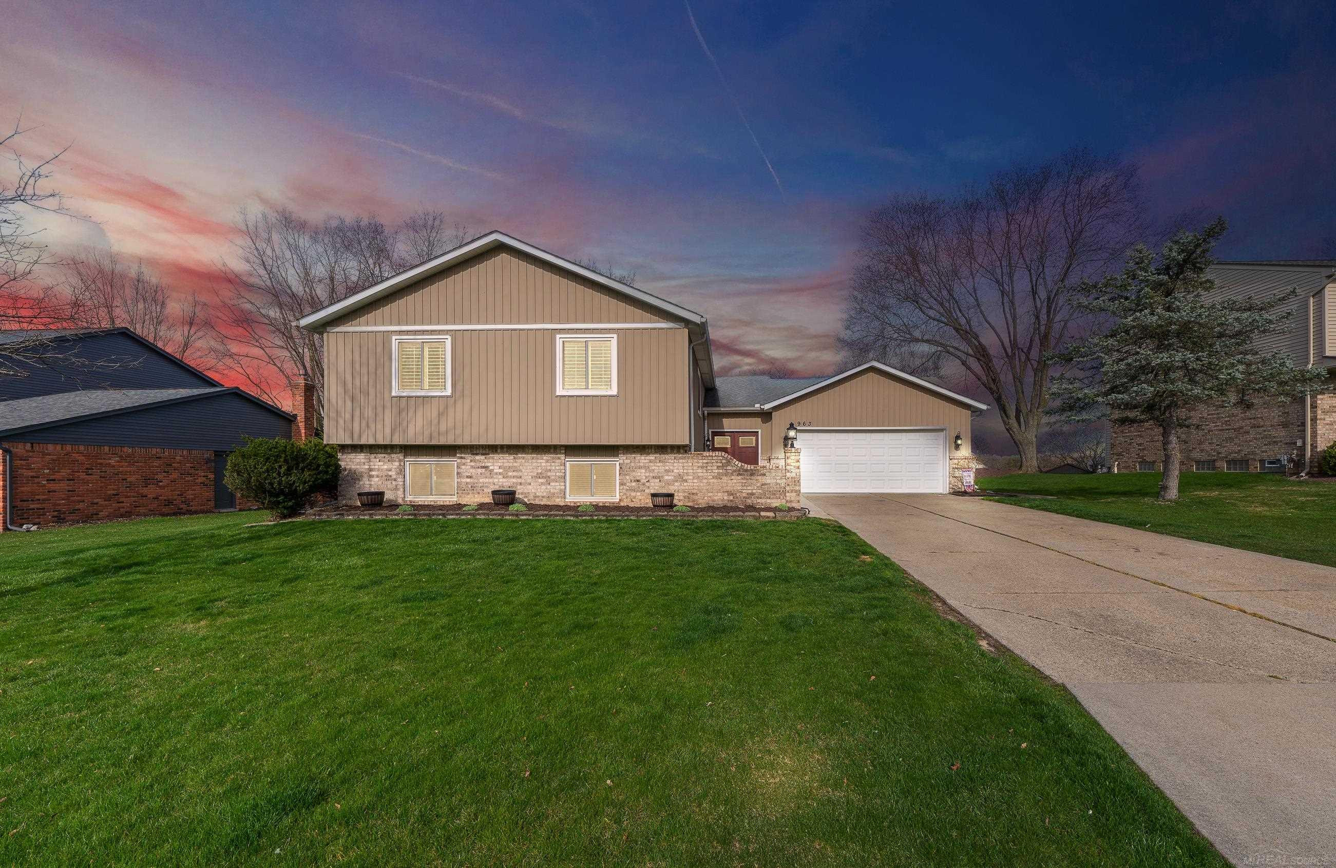 963 Dahlia Lane, Rochester Hills, MI 48307 — Photo 2