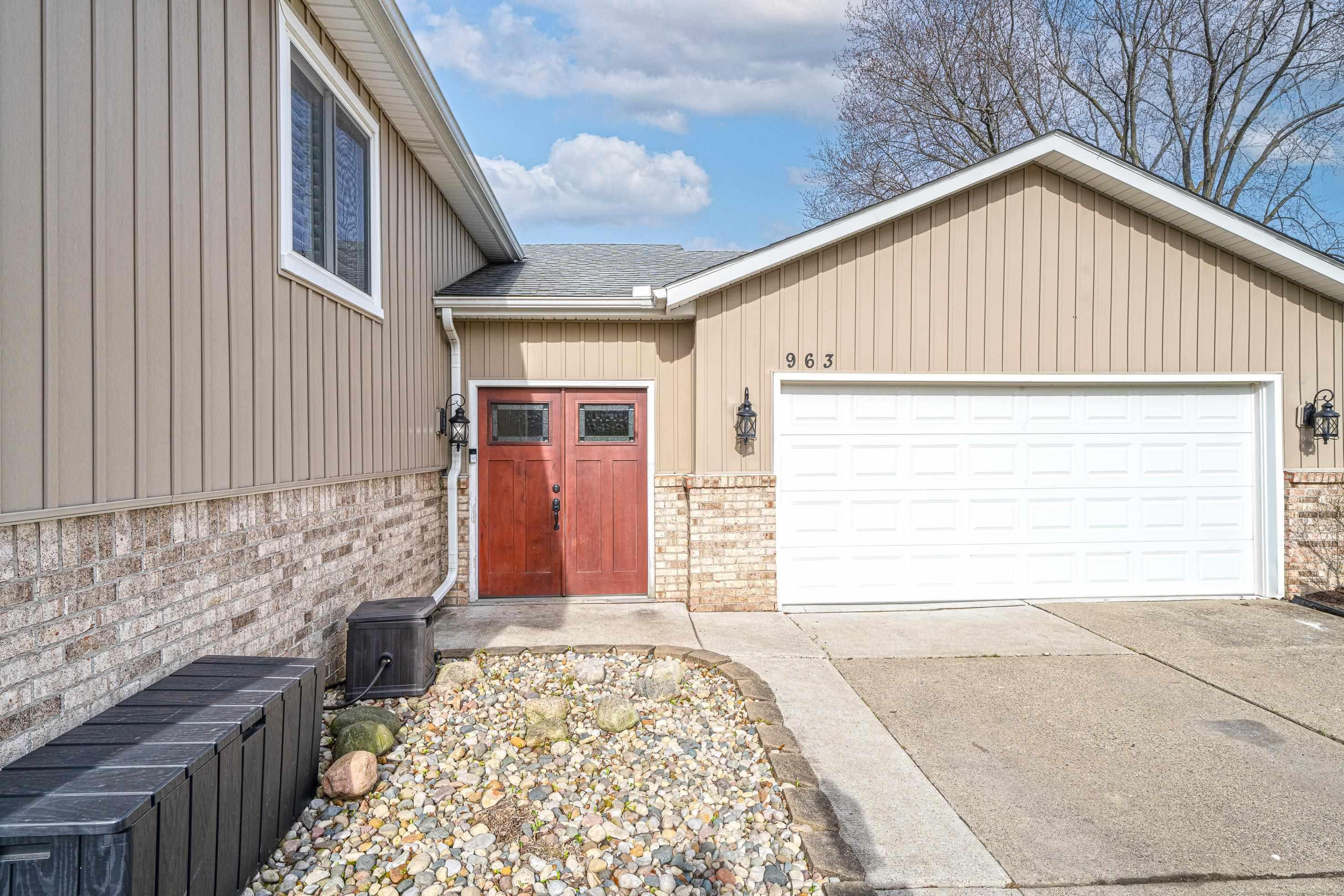 963 Dahlia Lane, Rochester Hills, MI 48307 — Photo 4