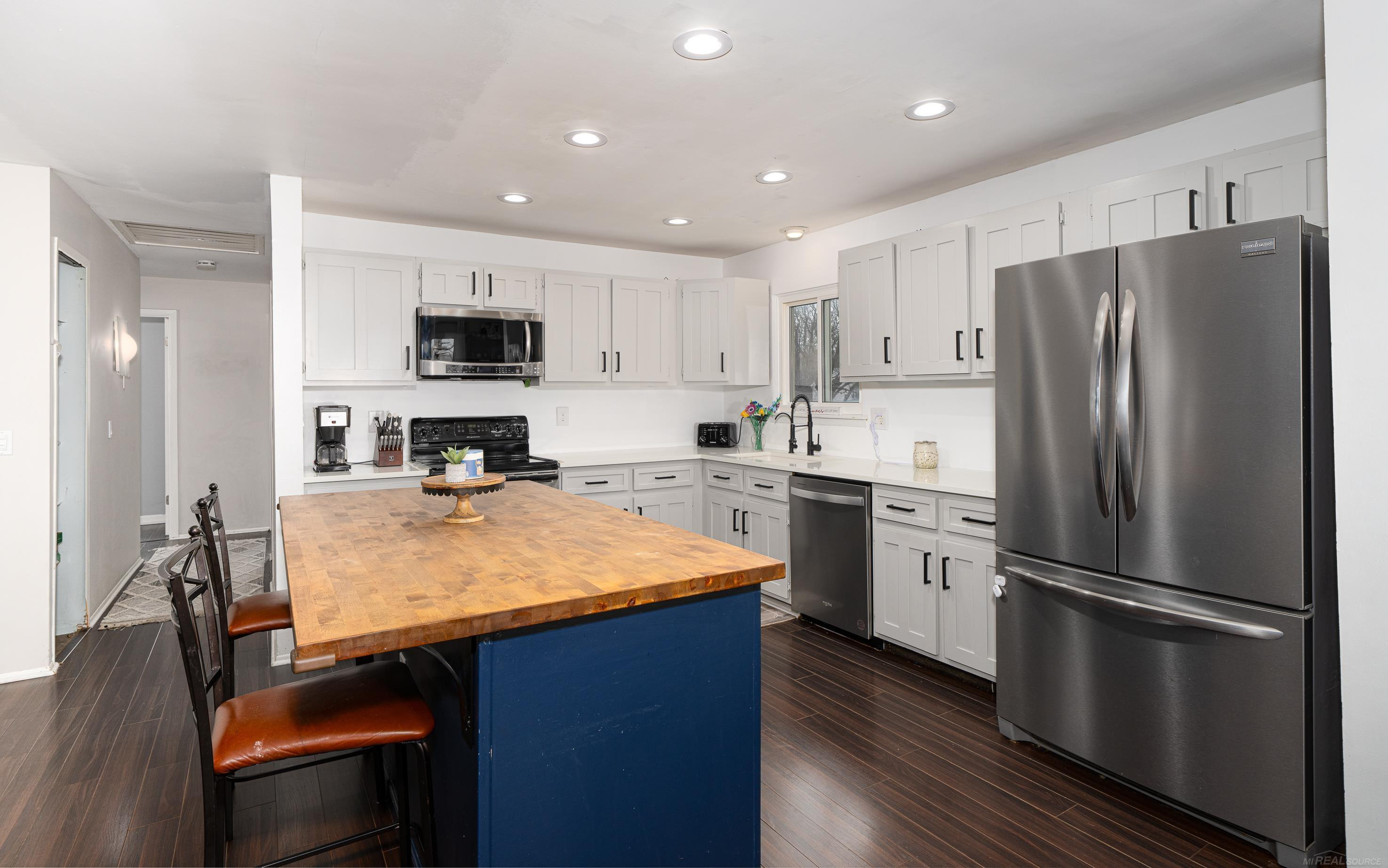 963 Dahlia Lane, Rochester Hills, MI 48307 — Photo 9