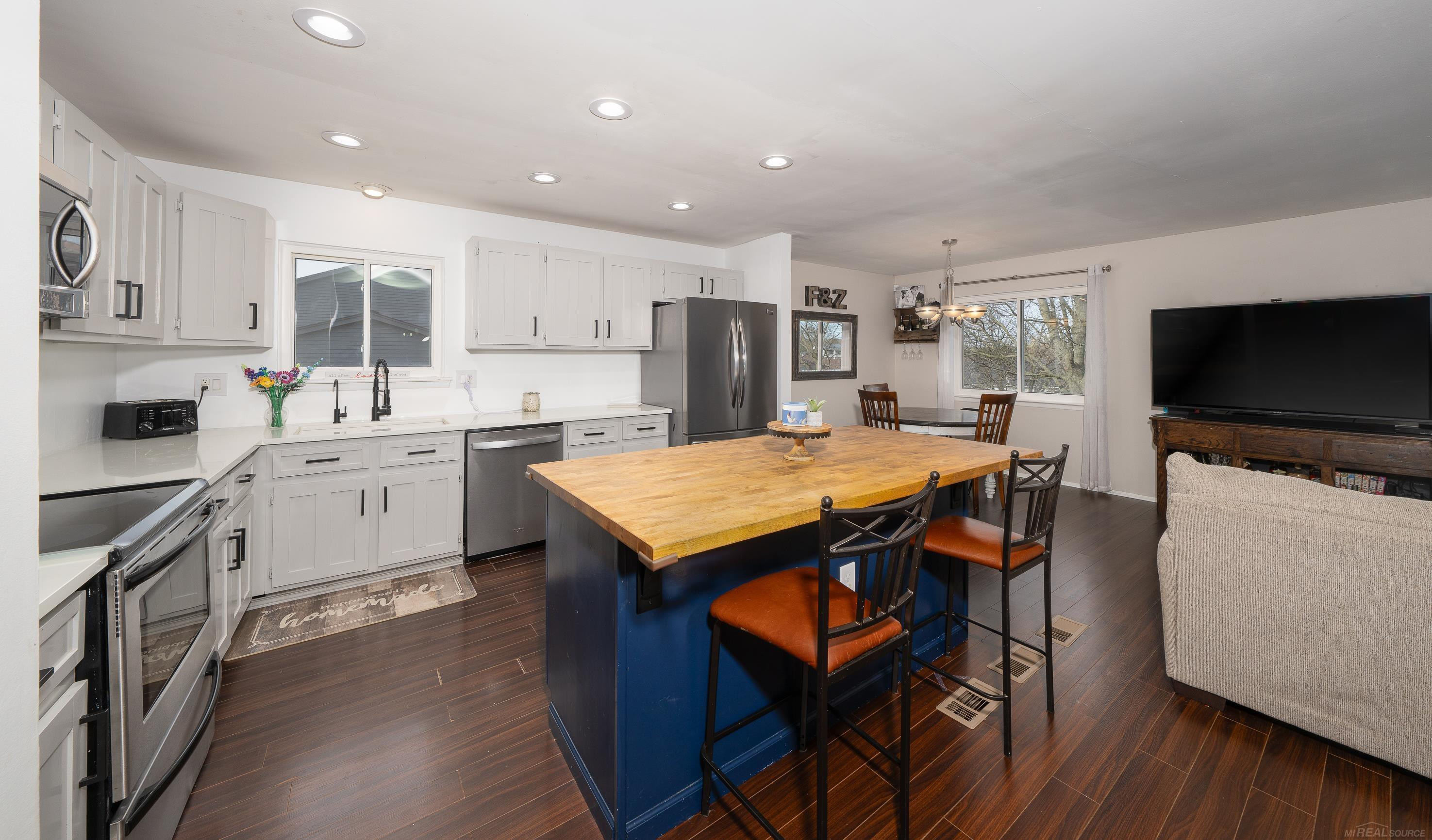 963 Dahlia Lane, Rochester Hills, MI 48307 — Photo 10