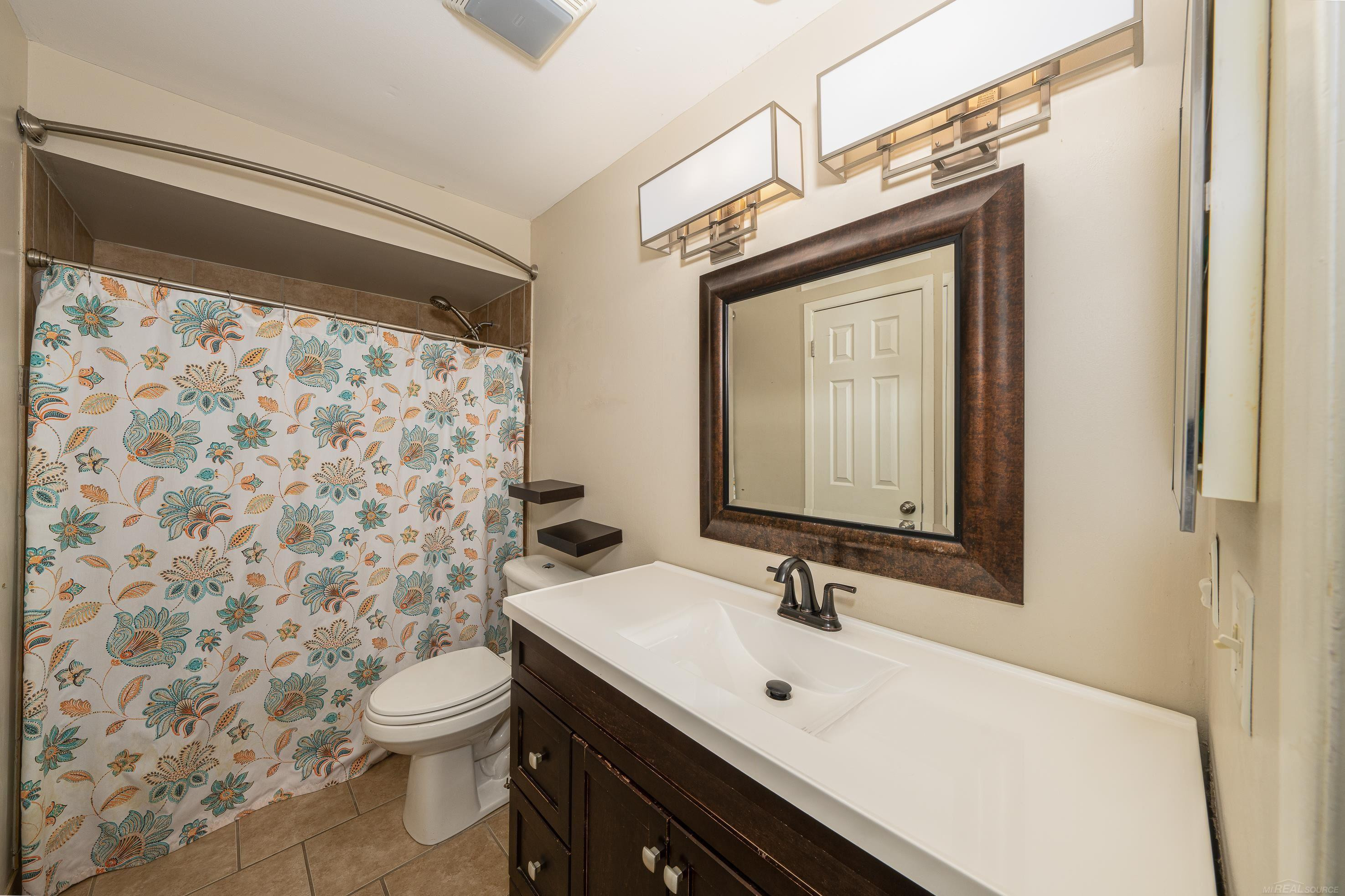 963 Dahlia Lane, Rochester Hills, MI 48307 — Photo 17