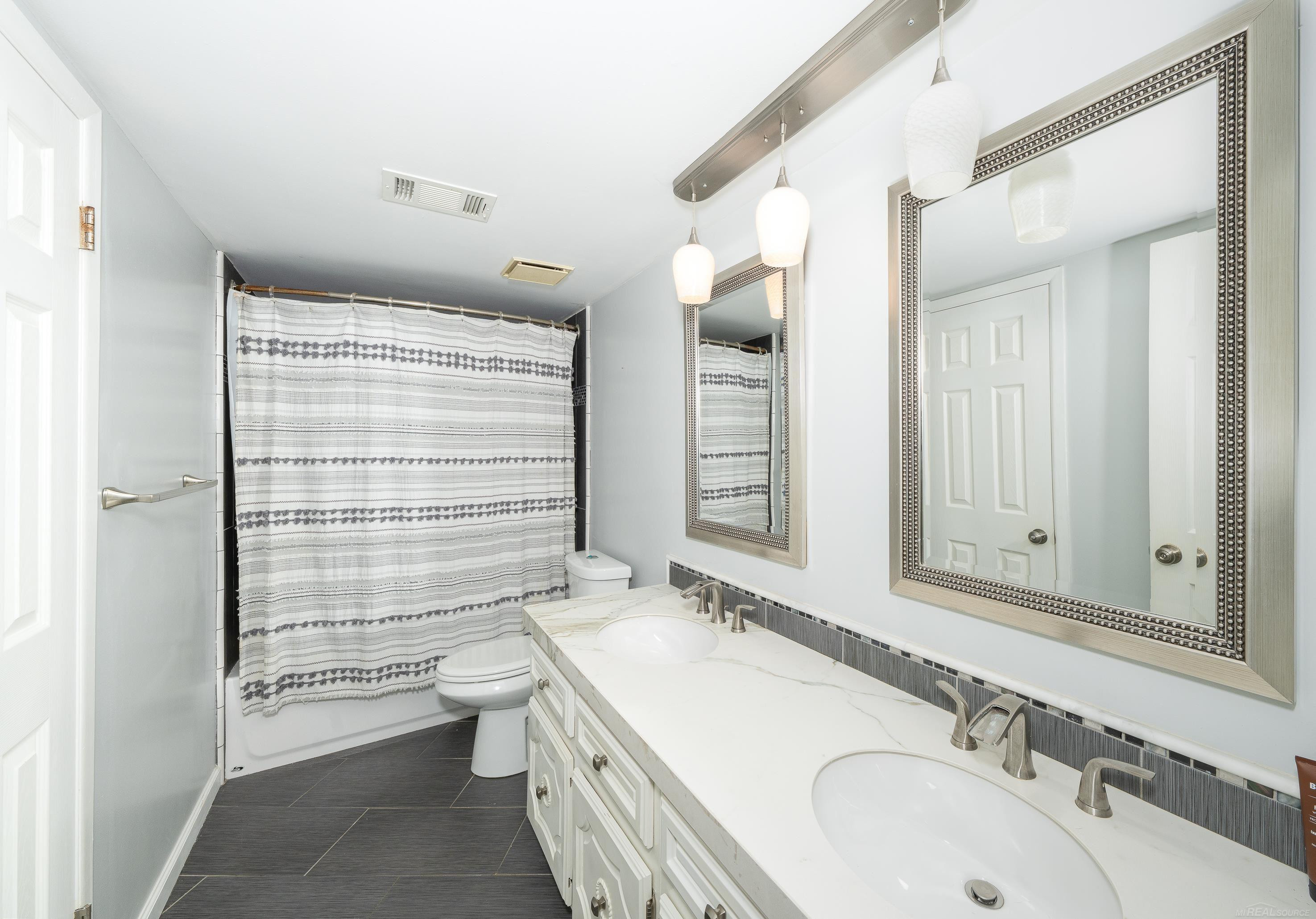 963 Dahlia Lane, Rochester Hills, MI 48307 — Photo 24