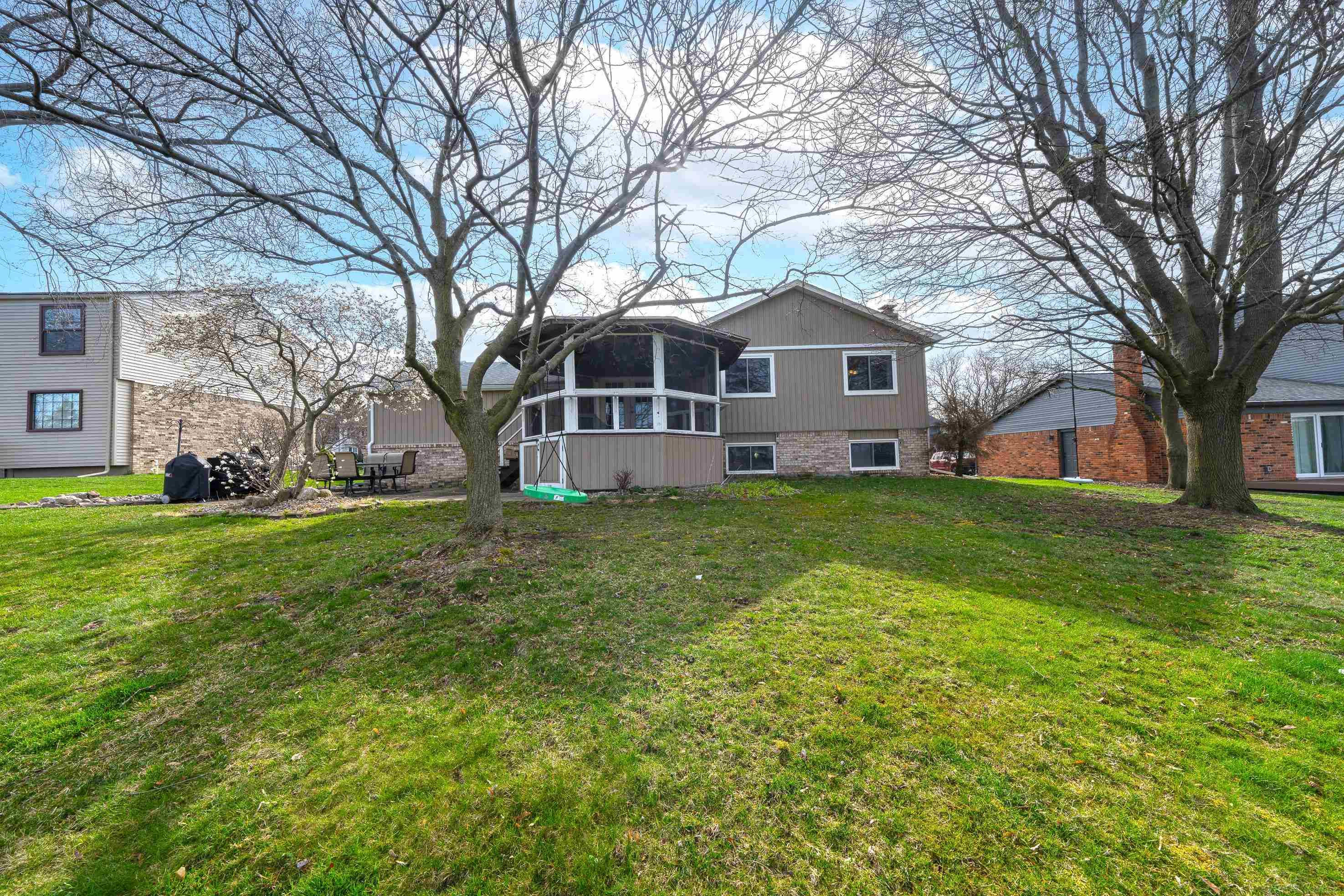 963 Dahlia Lane, Rochester Hills, MI 48307 — Photo 32