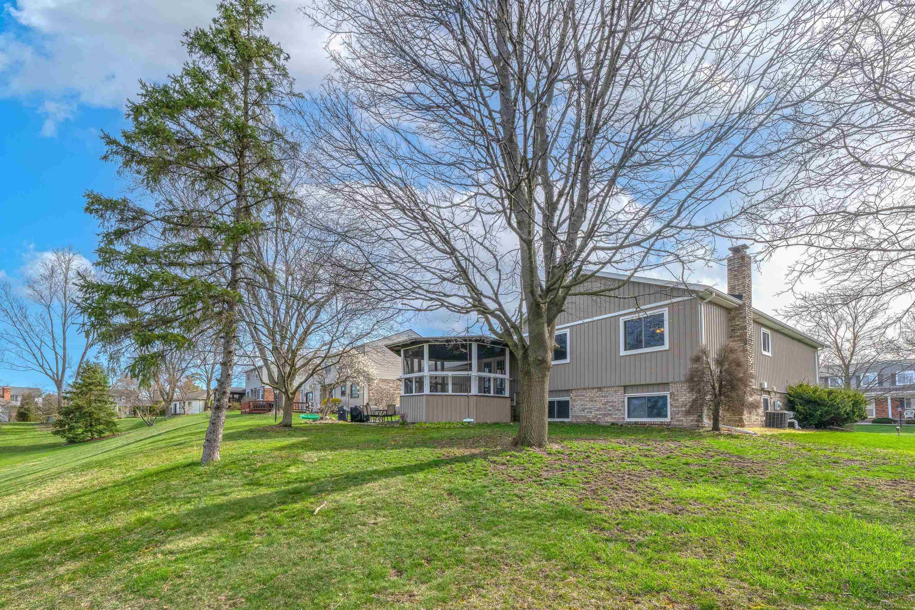 963 Dahlia Lane, Rochester Hills, MI 48307 — Photo 33