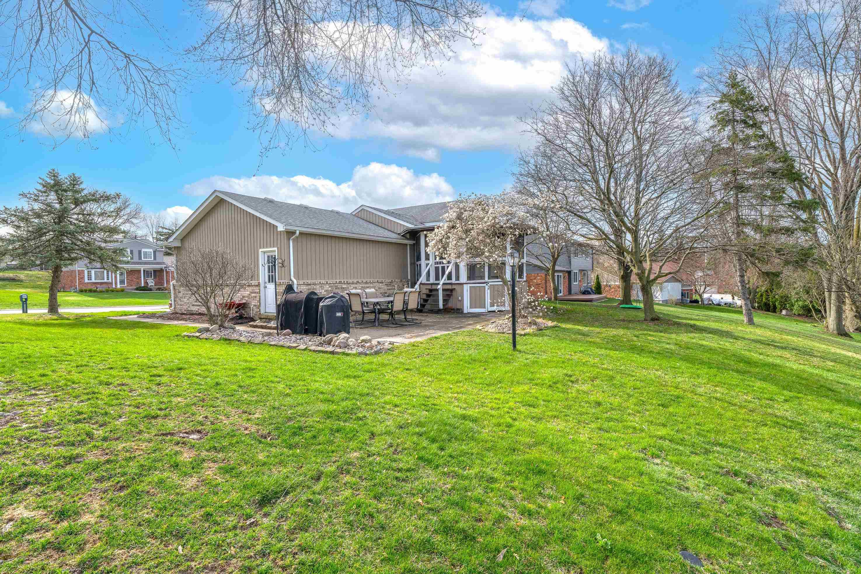 963 Dahlia Lane, Rochester Hills, MI 48307 — Photo 35