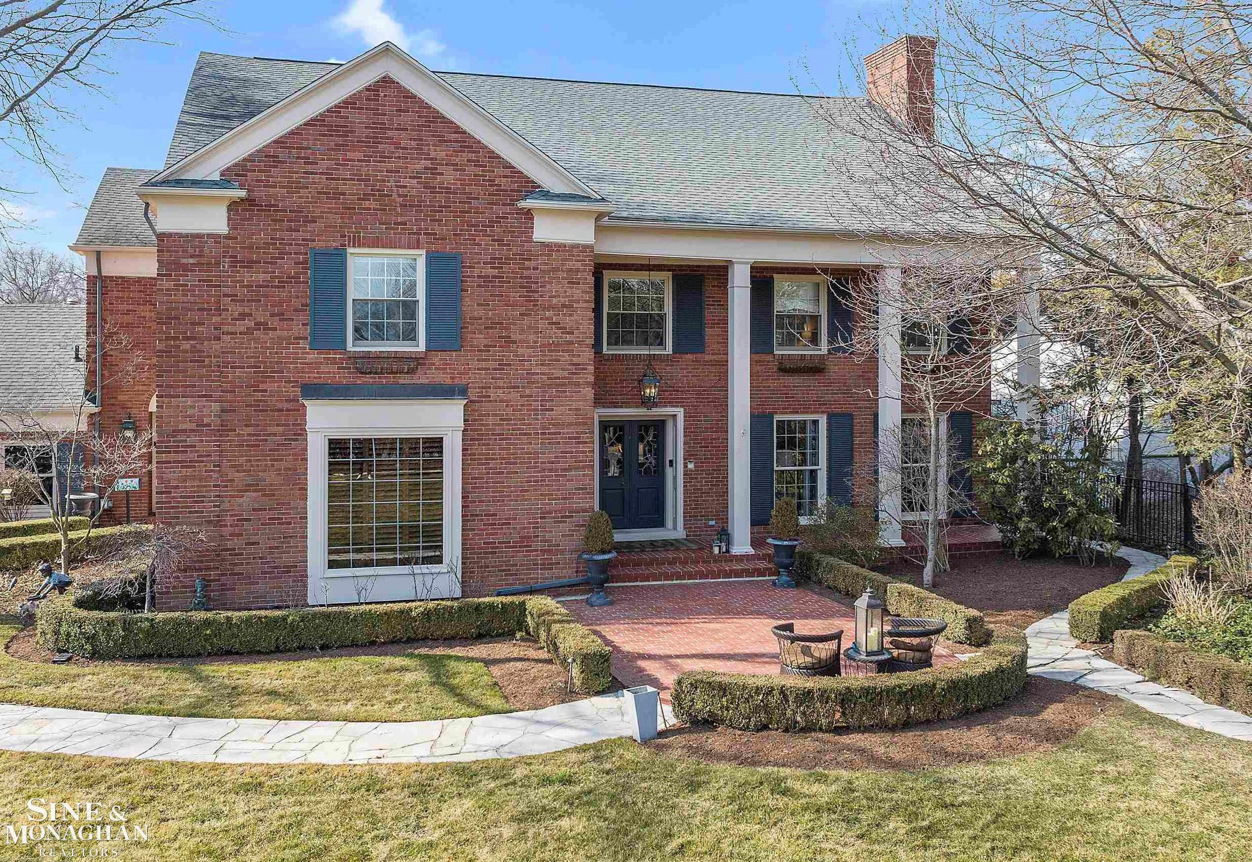 835 Lake Shore Road Road, Grosse Pointe Shores, MI 48236 — front exterior