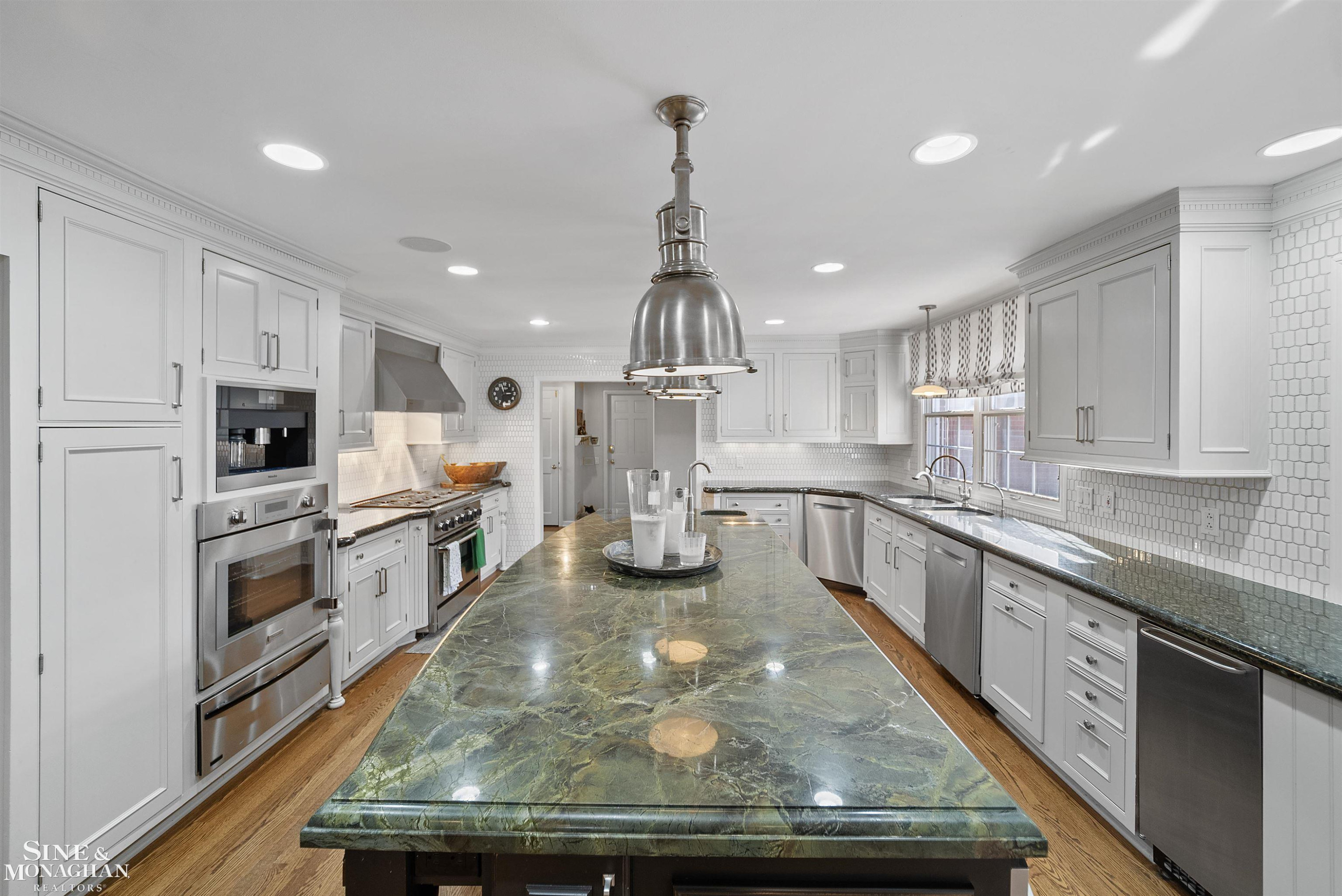 835 Lake Shore Road Road, Grosse Pointe Shores, MI 48236 — Photo 2