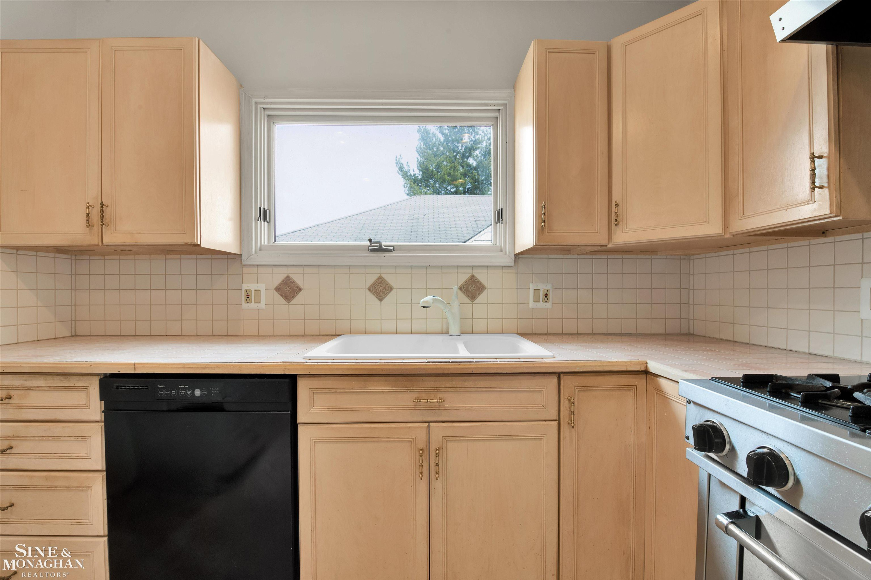 945 Harcourt Road, Grosse Pointe Park, MI 48230 — Photo 8
