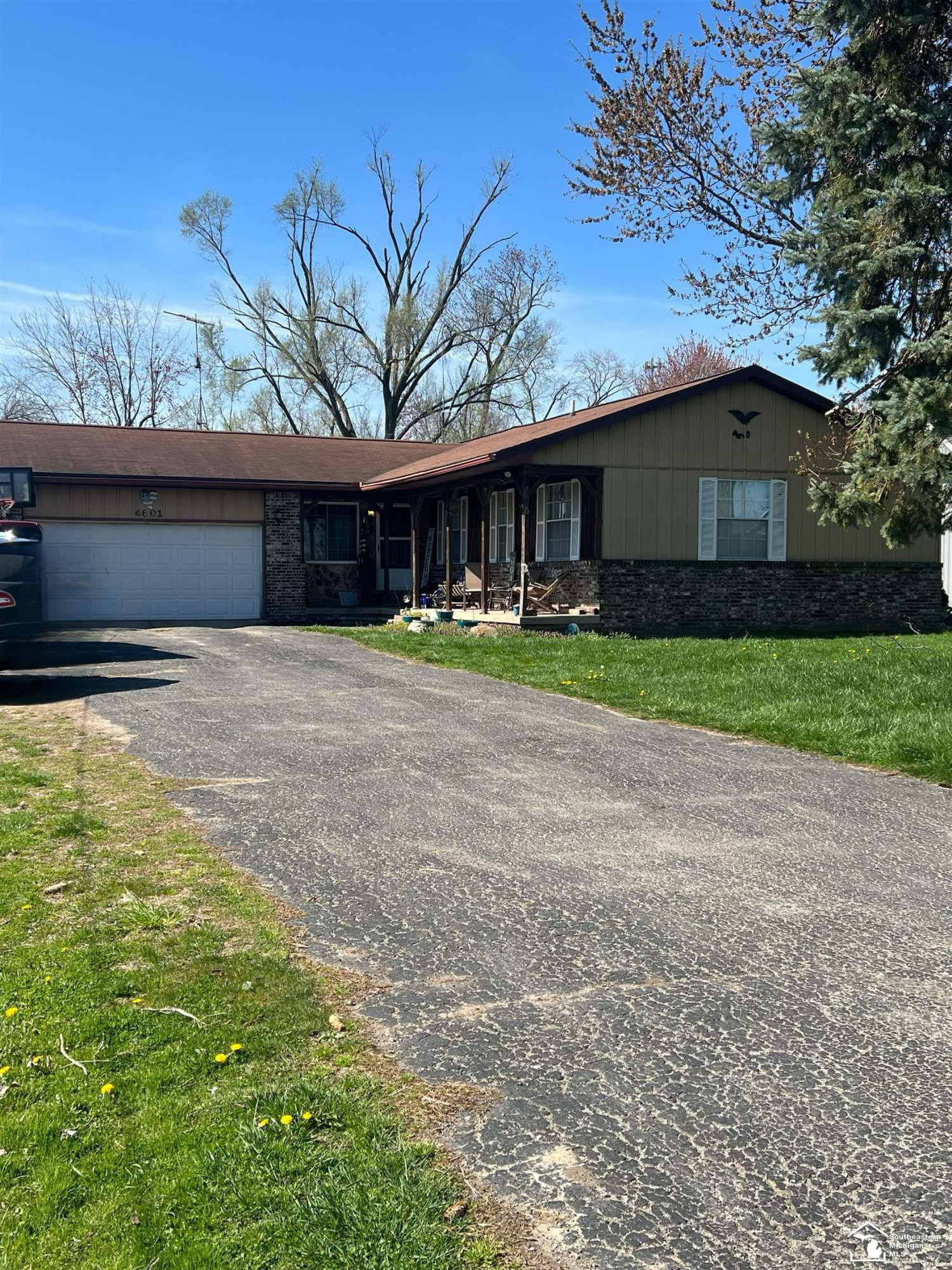 4601 N Custer, Monroe, MI 48162 — front exterior
