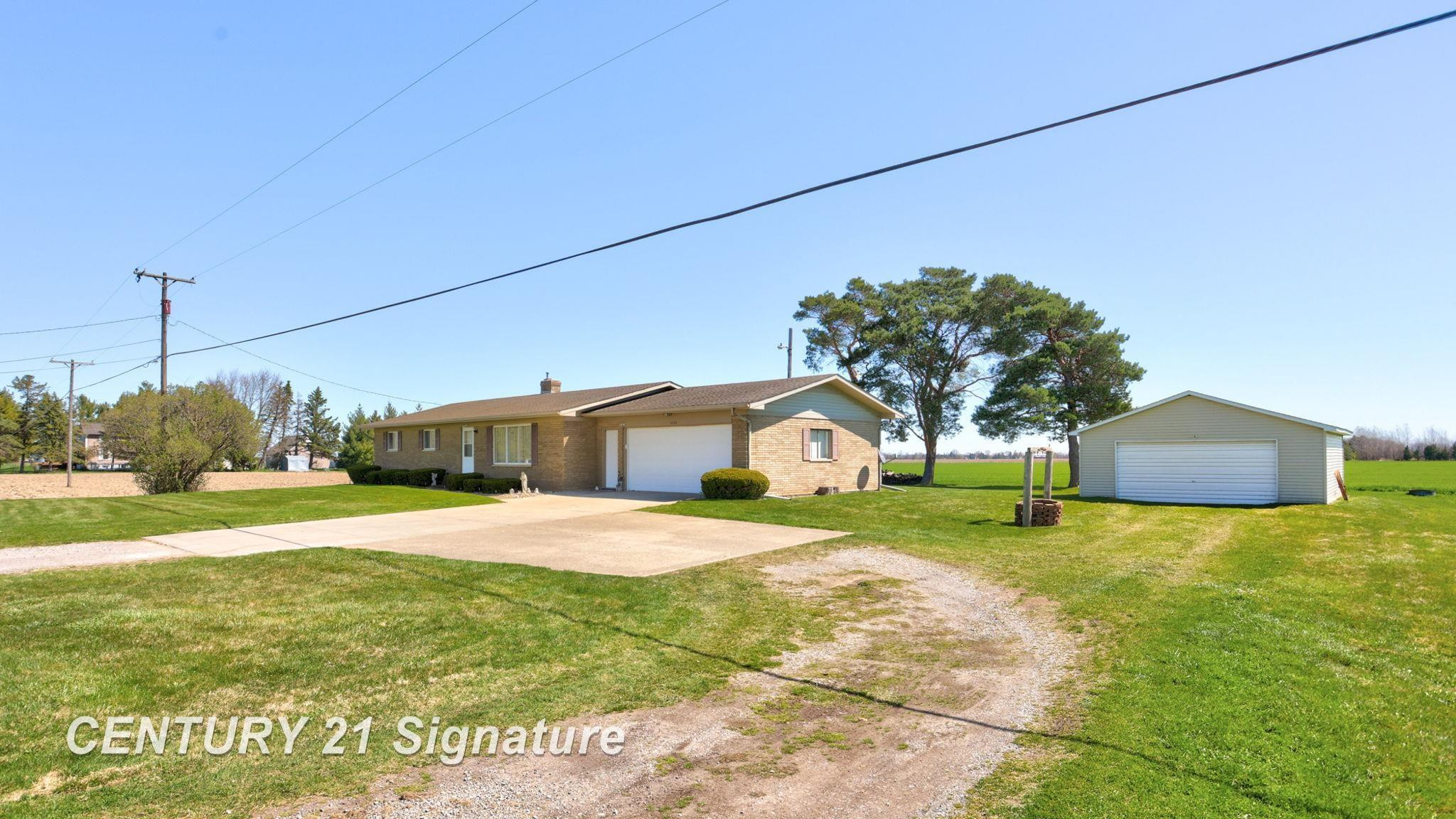 6258 N Center Road, Saginaw, MI 48604 — front exterior